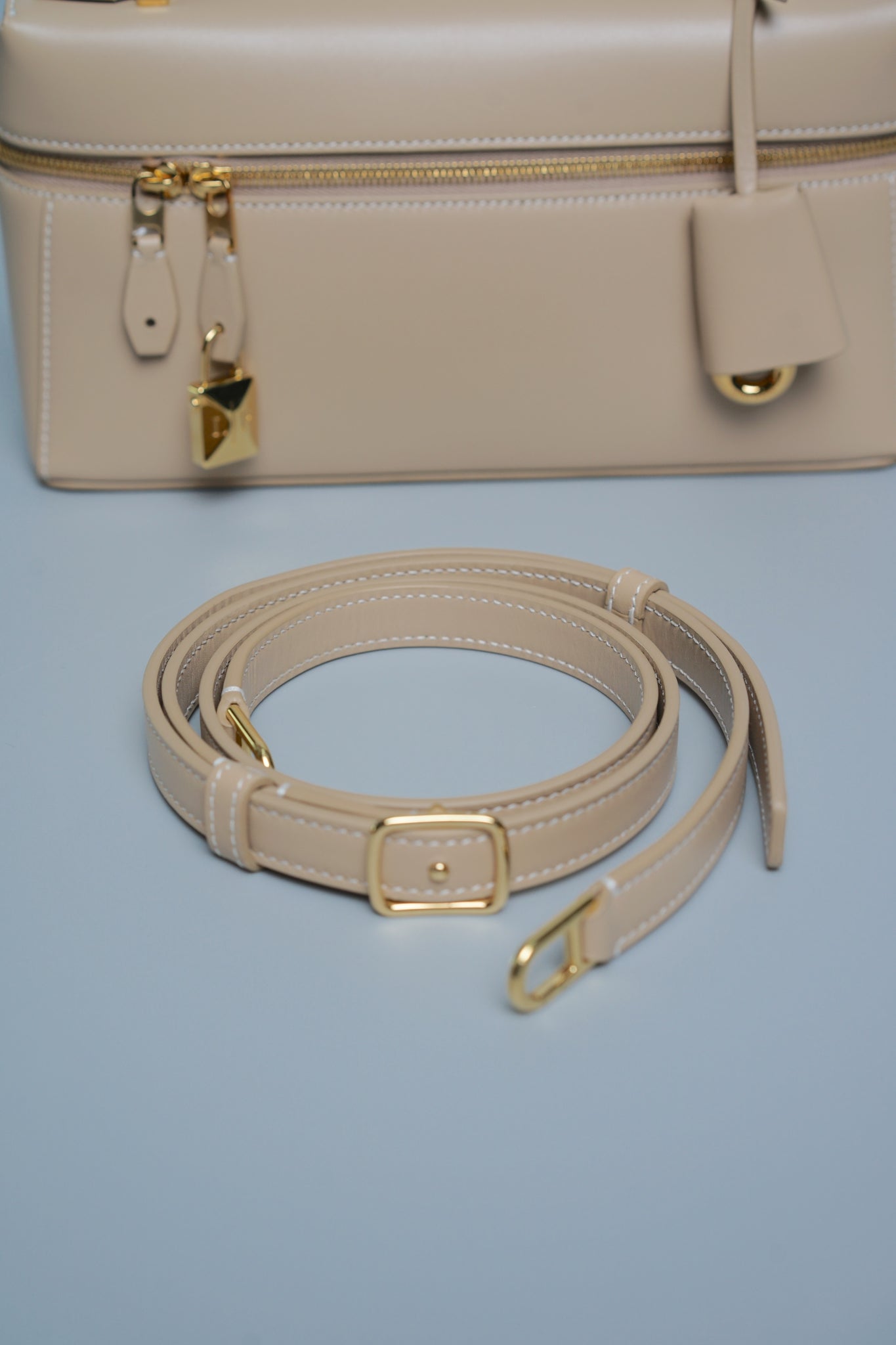 Loro Piana L23 Extra Pocket in Light Mastic/Sun Gold Ghw (Brand New)