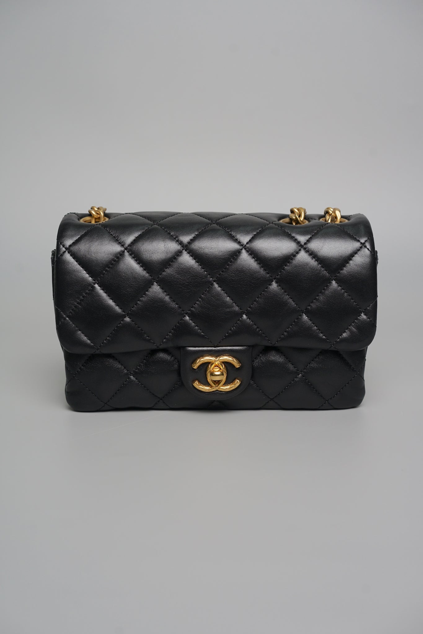 Chanel 22K Small Flap Bag in Black Lambskin Bghw