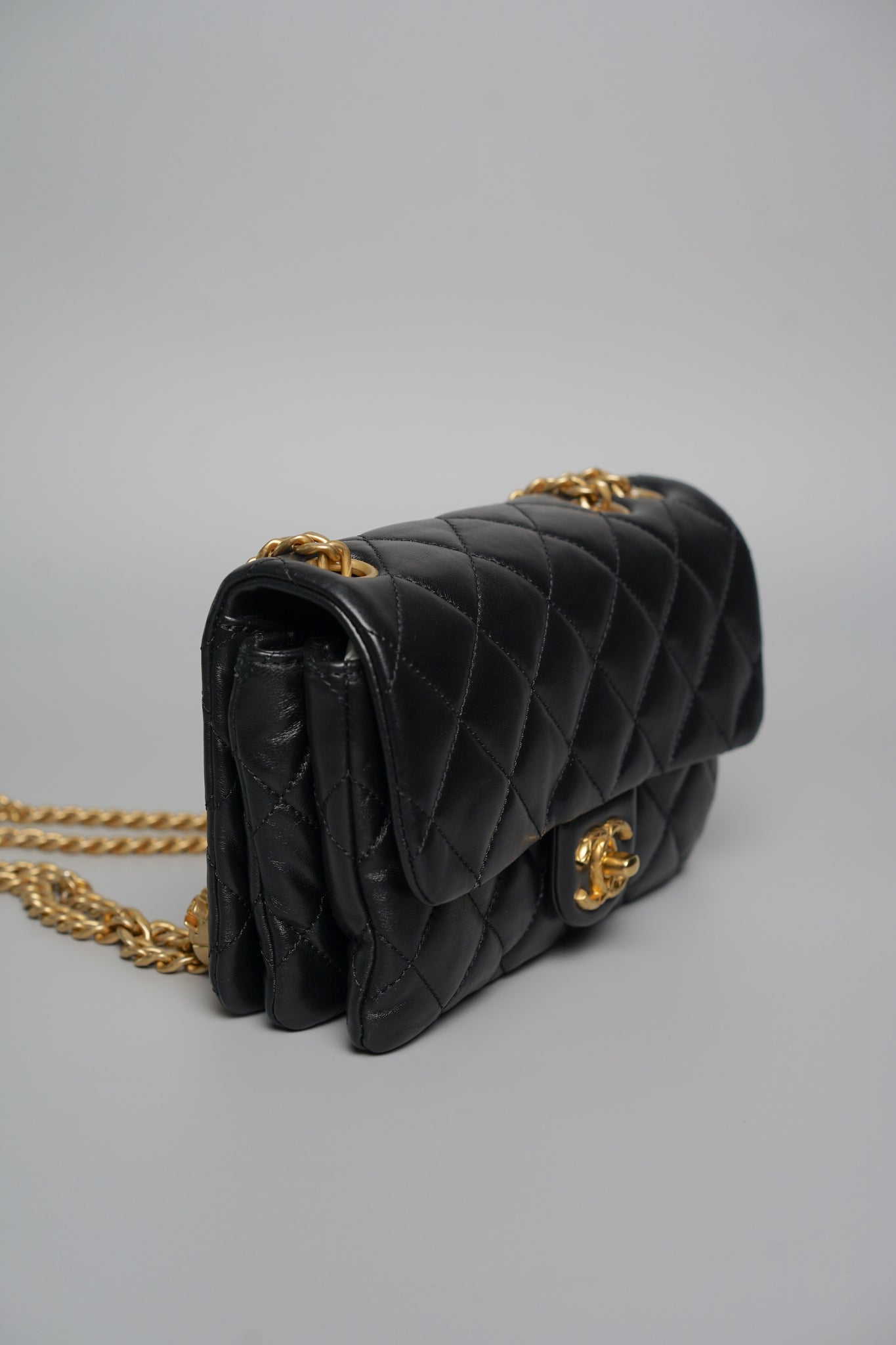 Chanel 22K Small Flap Bag in Black Lambskin Bghw