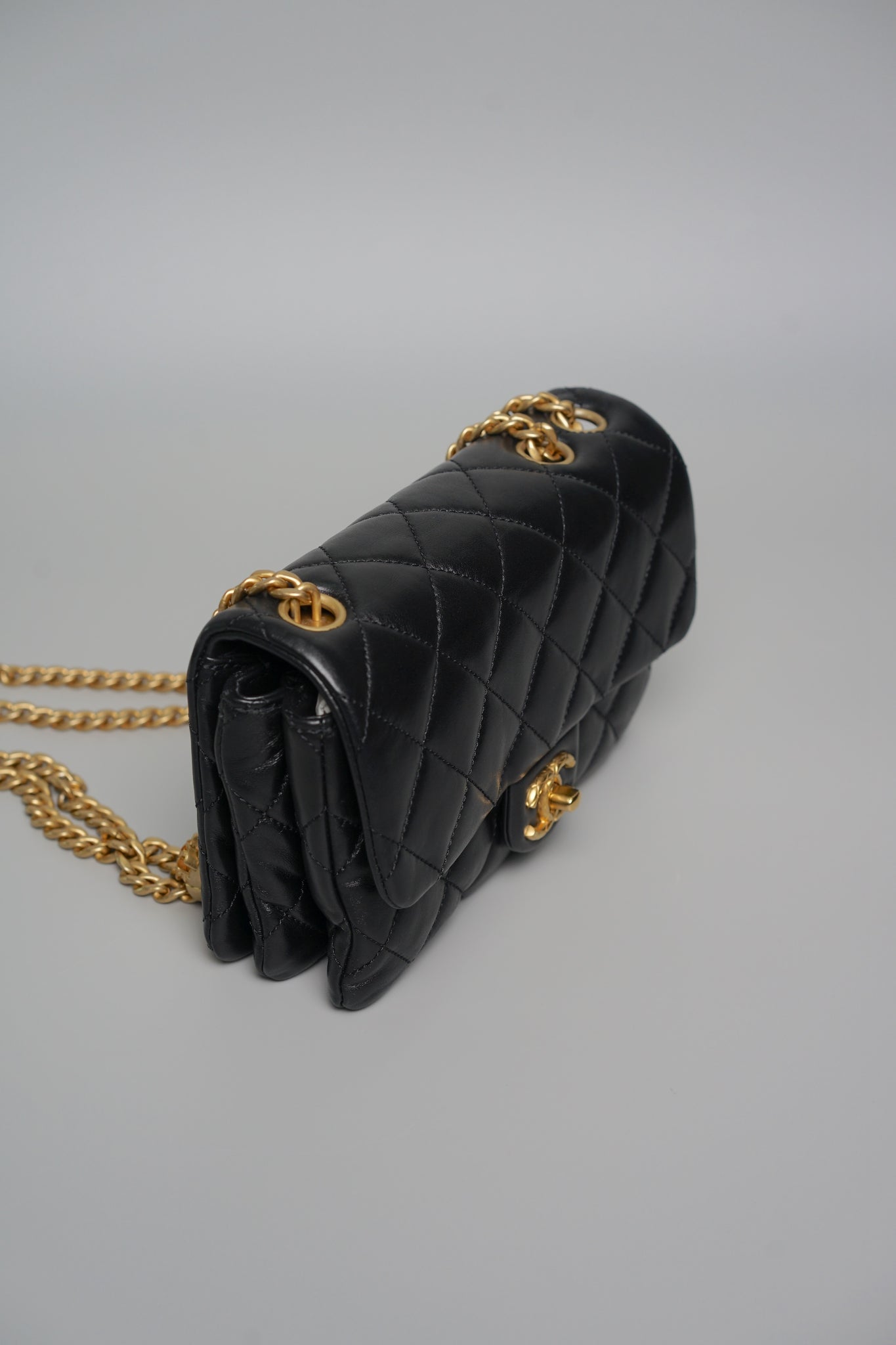 Chanel 22K Small Flap Bag in Black Lambskin Bghw