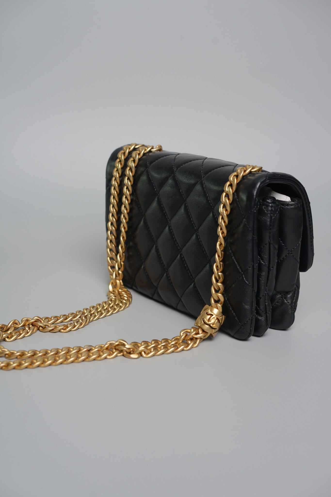 Chanel 22K Small Flap Bag in Black Lambskin Bghw