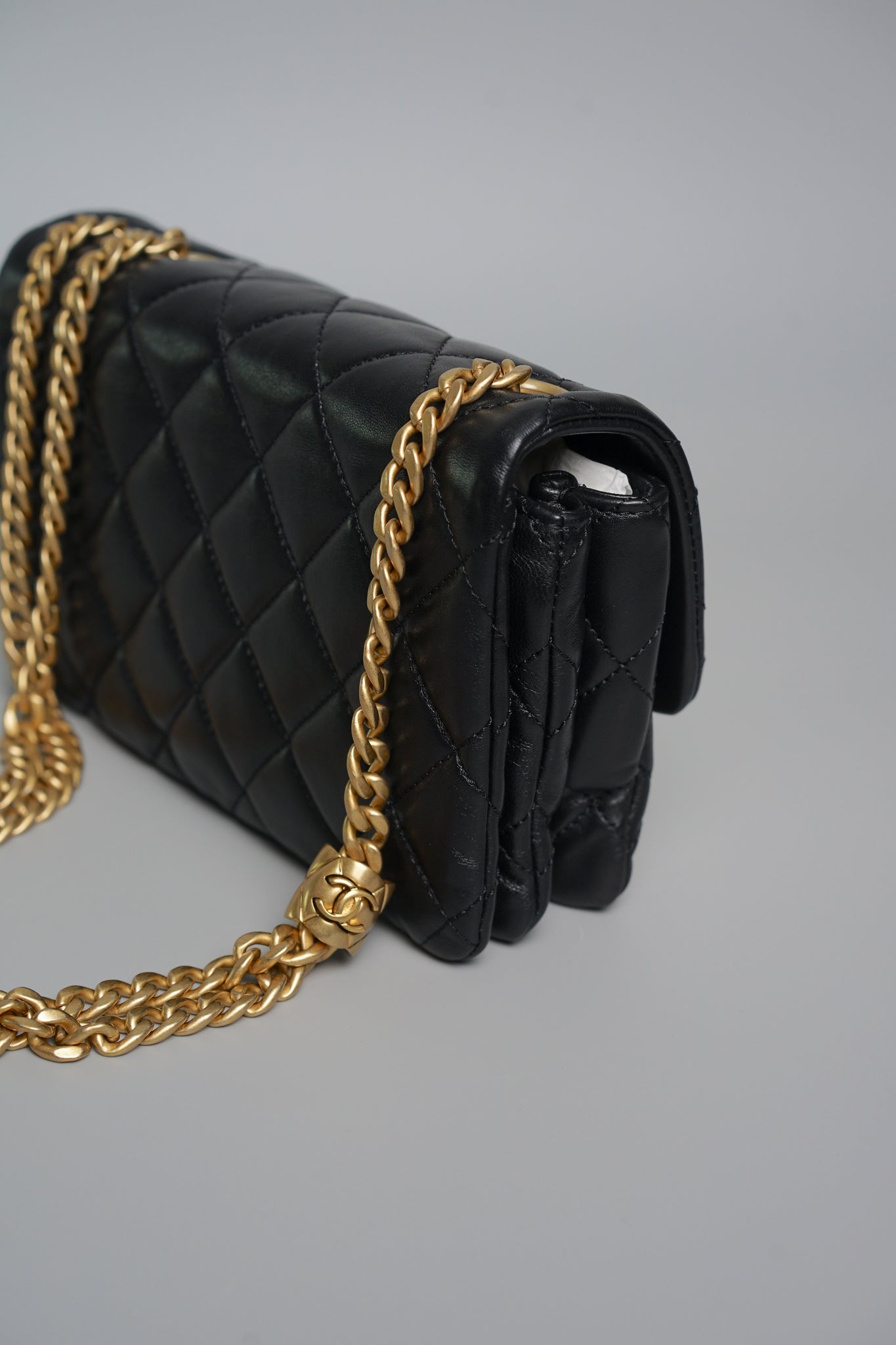 Chanel 22K Small Flap Bag in Black Lambskin Bghw