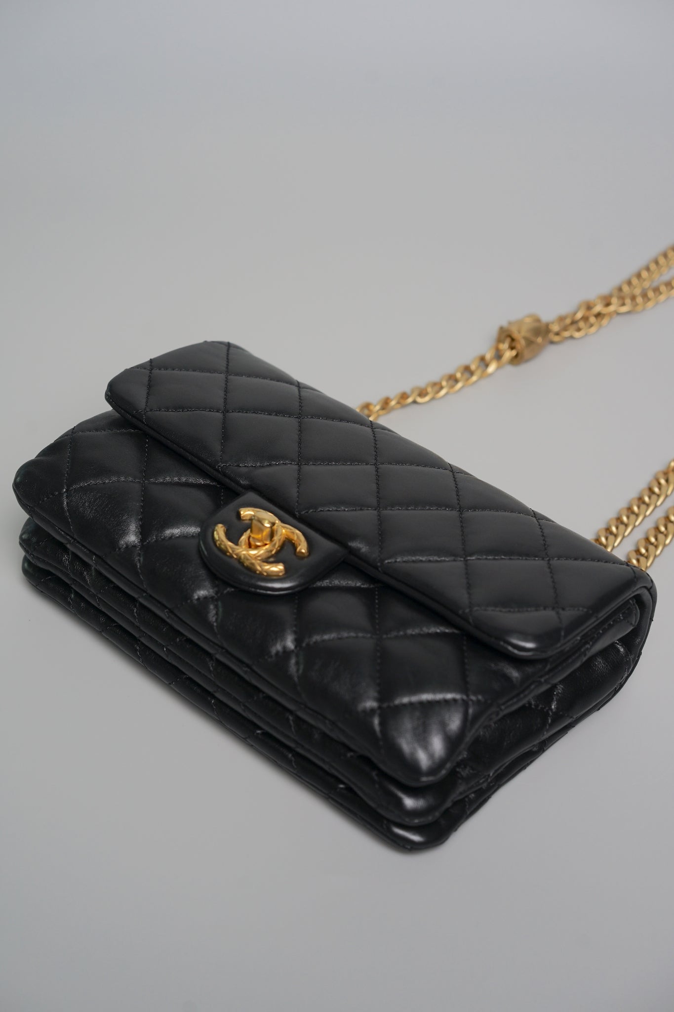 Chanel 22K Small Flap Bag in Black Lambskin Bghw