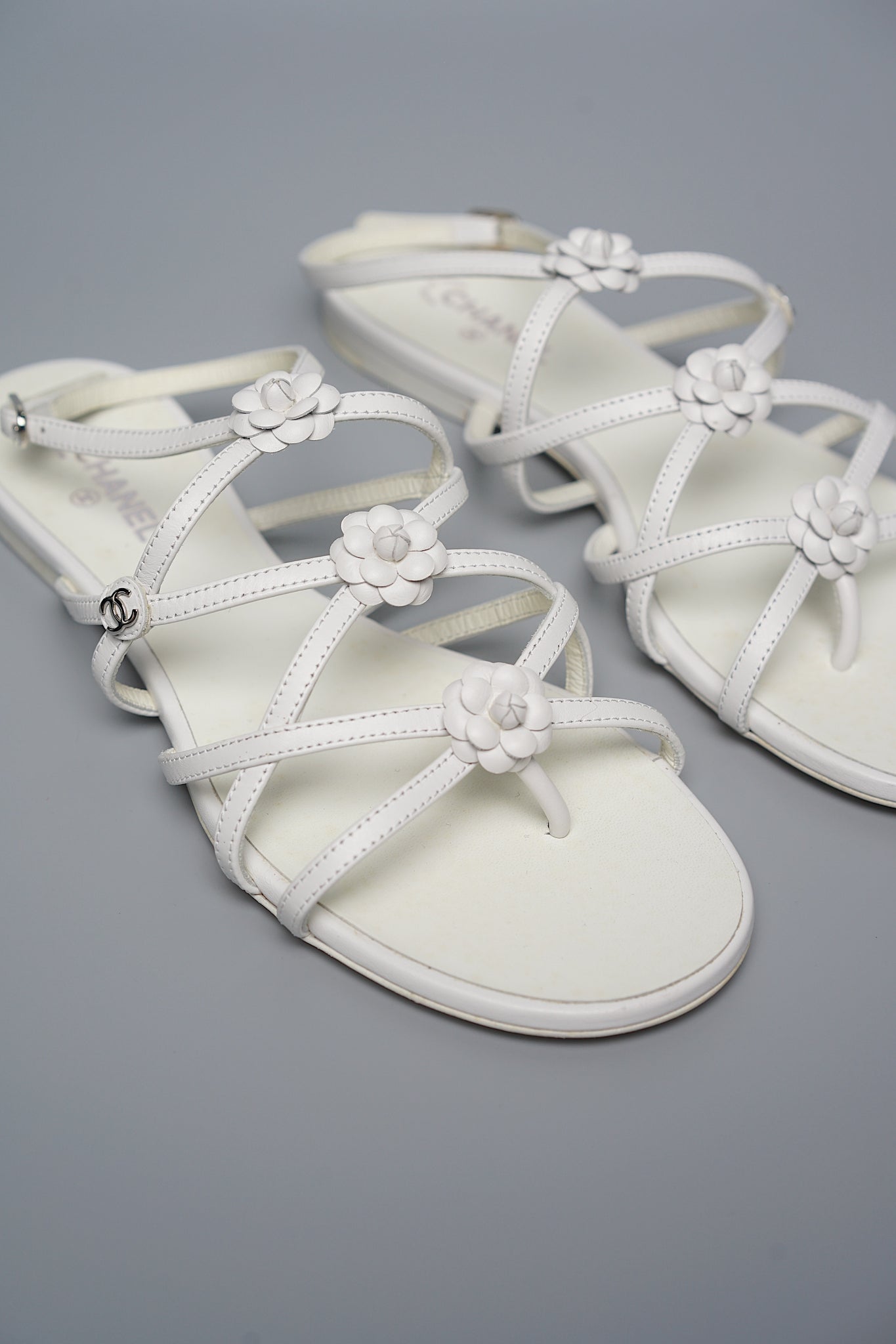 Chanel Interlocking CC Logo Camellia Sandal in White Size 38C