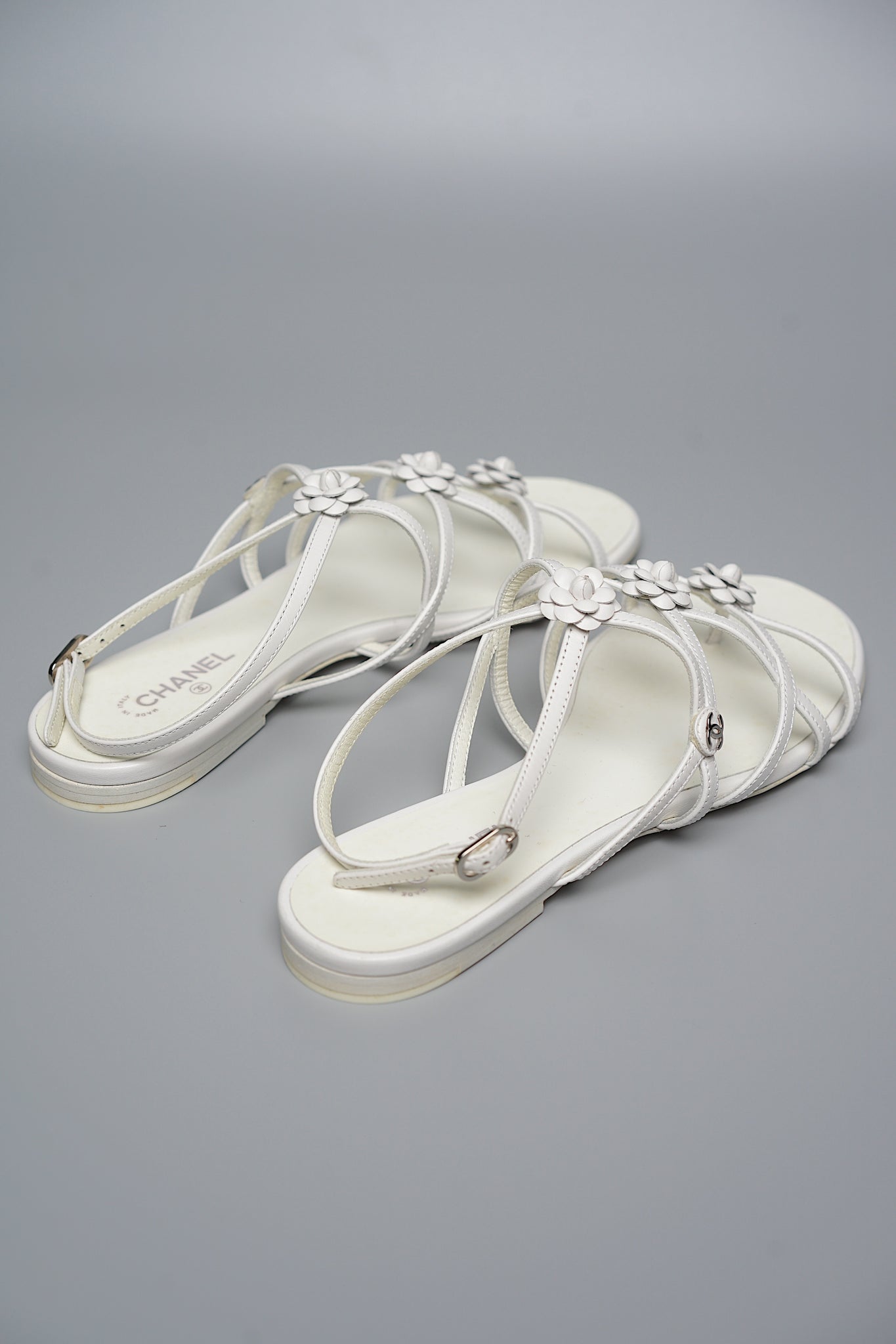Chanel Interlocking CC Logo Camellia Sandal in White Size 38C