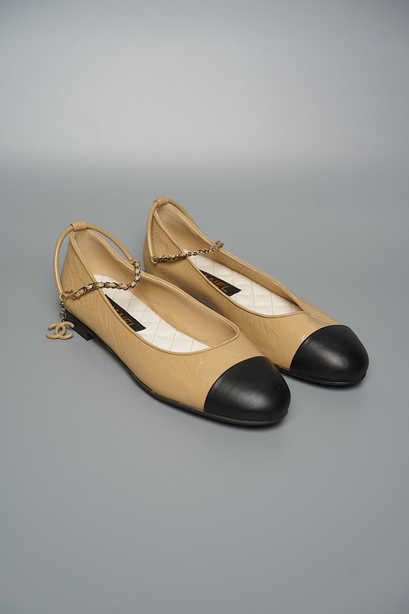 Chanel 23C Ballerinas in Beige/Black Size 38