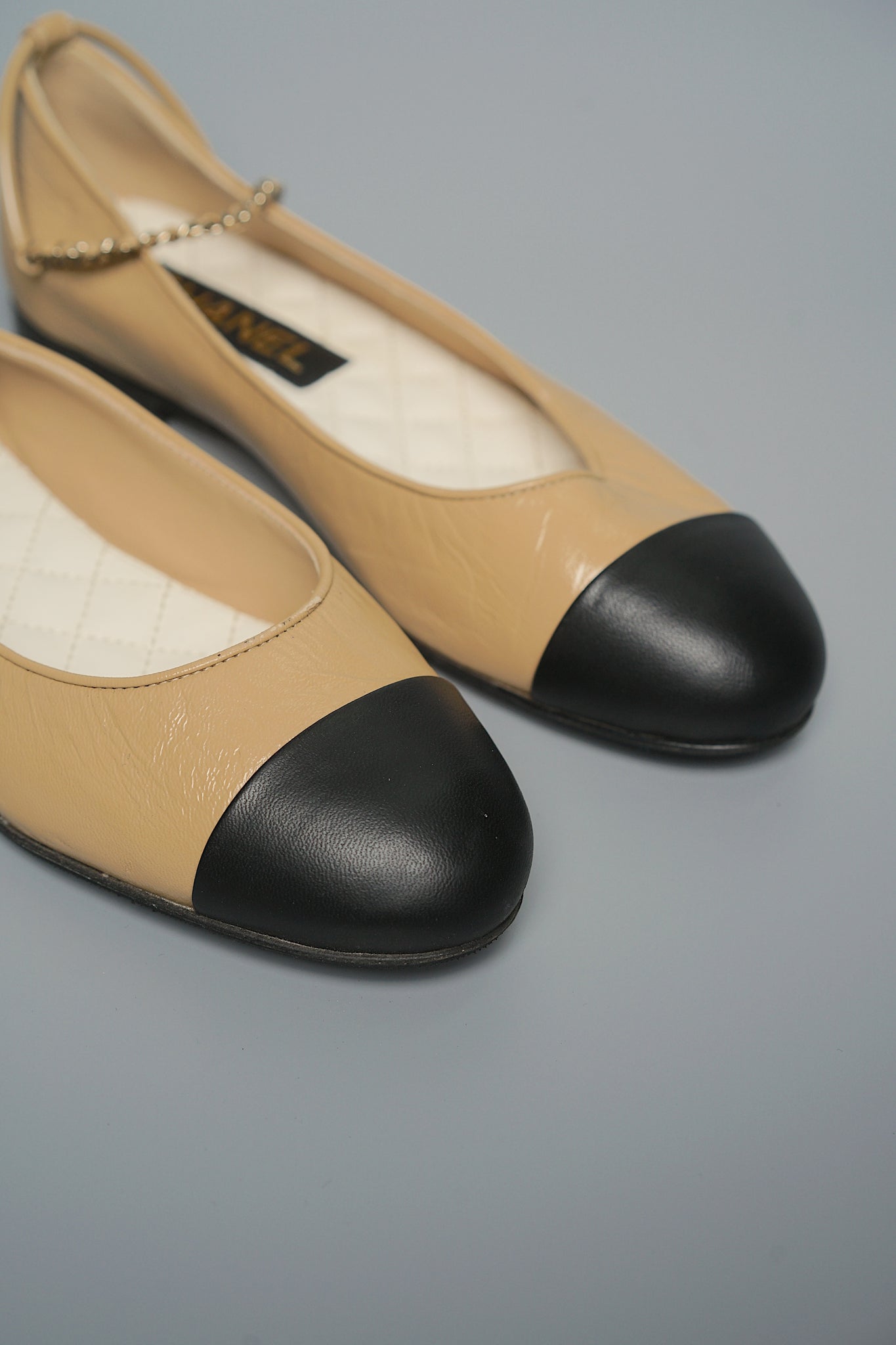Chanel 23C Ballerinas in Beige/Black Size 38