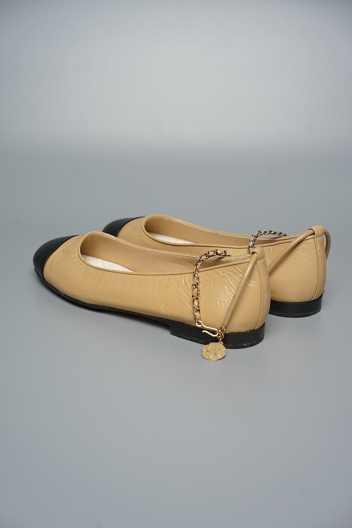 Chanel 23C Ballerinas in Beige/Black Size 38