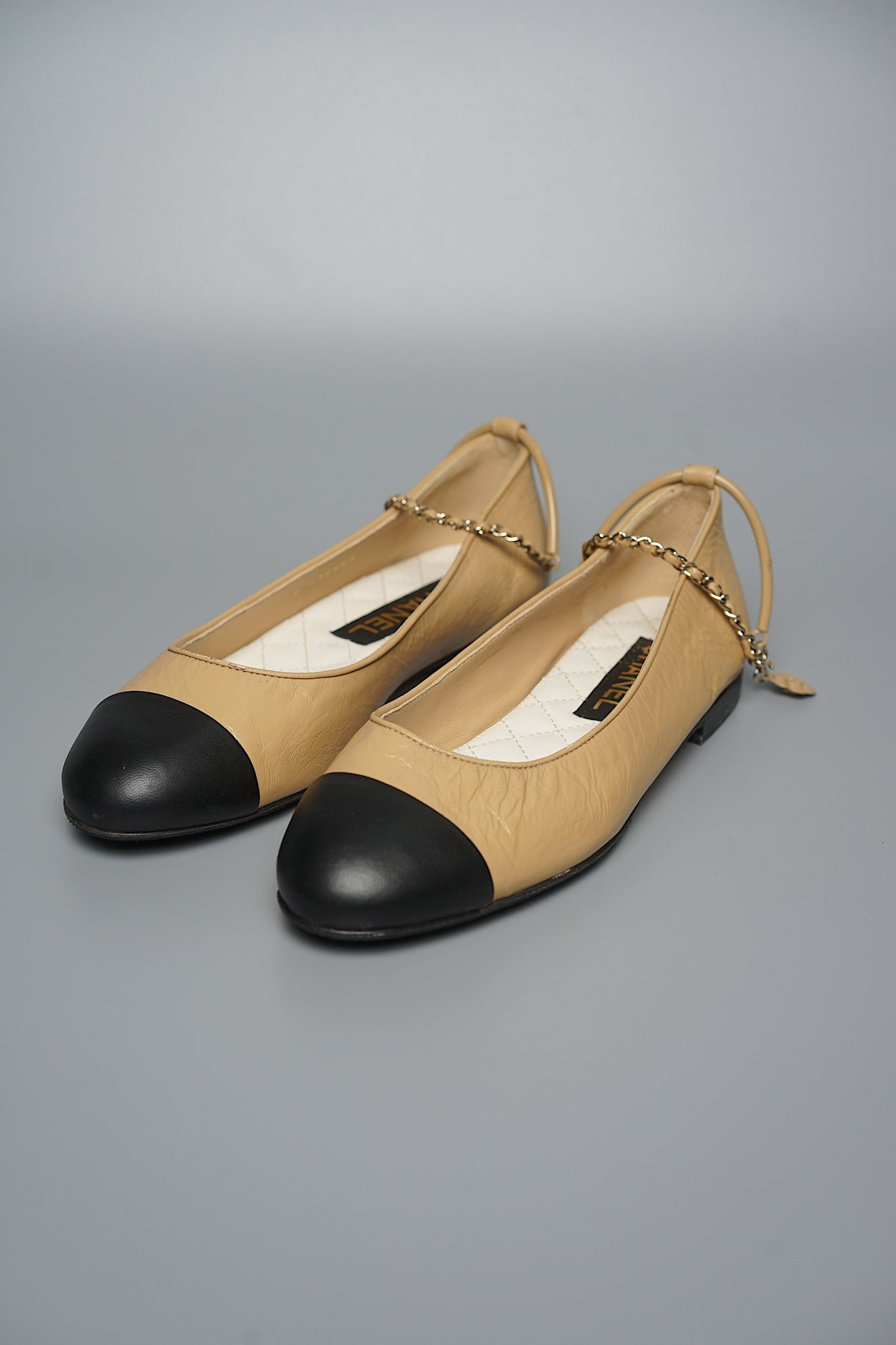Chanel 23C Ballerinas in Beige/Black Size 38