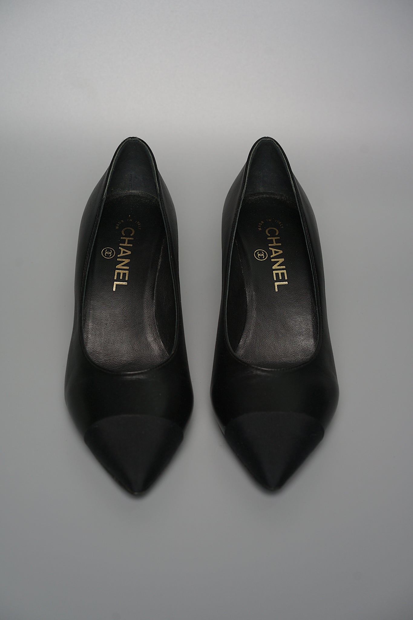 Chanel Cap Toe CC Pearl Pumps in Black Lghw Size 38.5C