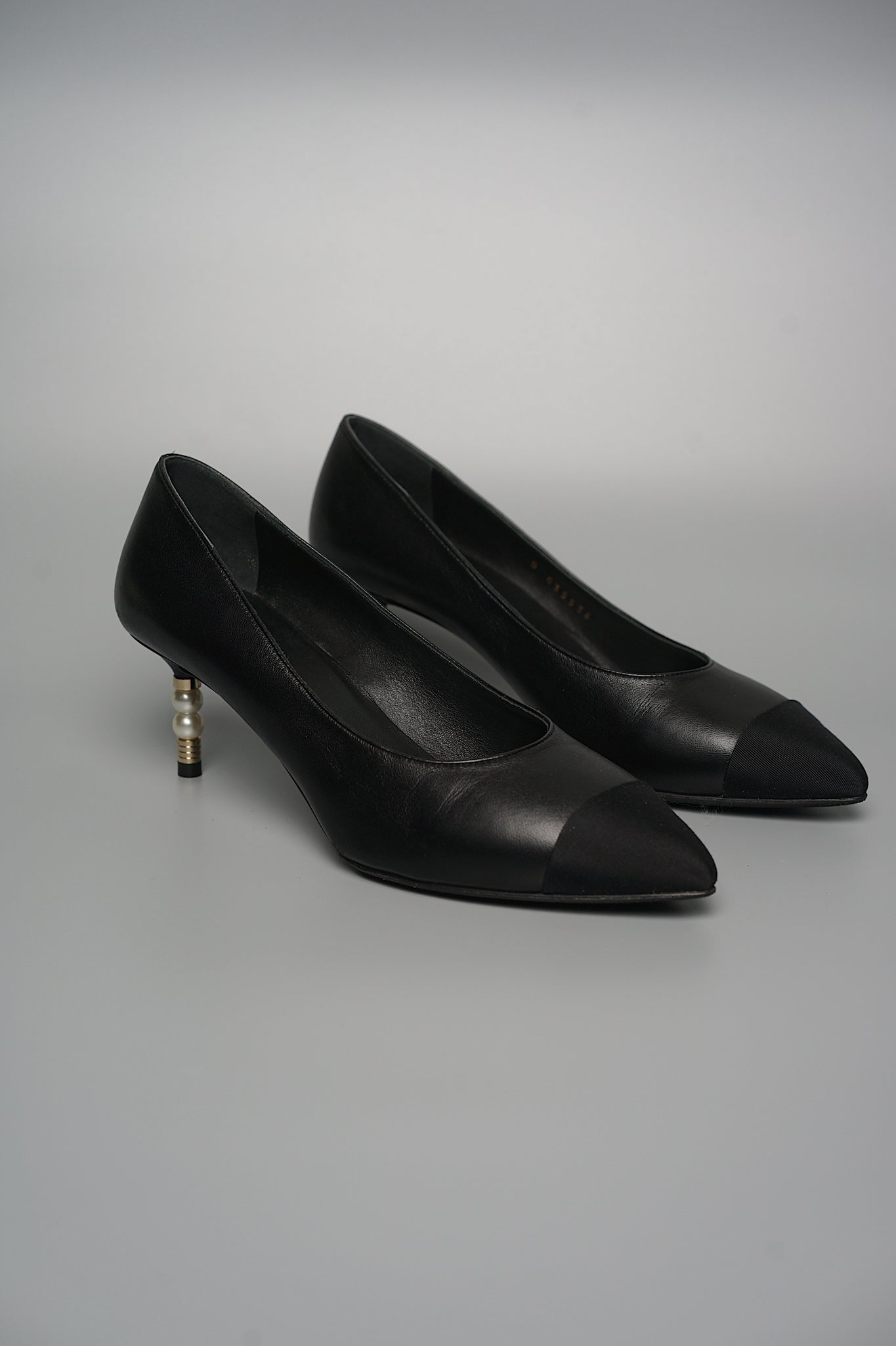 Chanel Cap Toe CC Pearl Pumps in Black Lghw Size 38.5C
