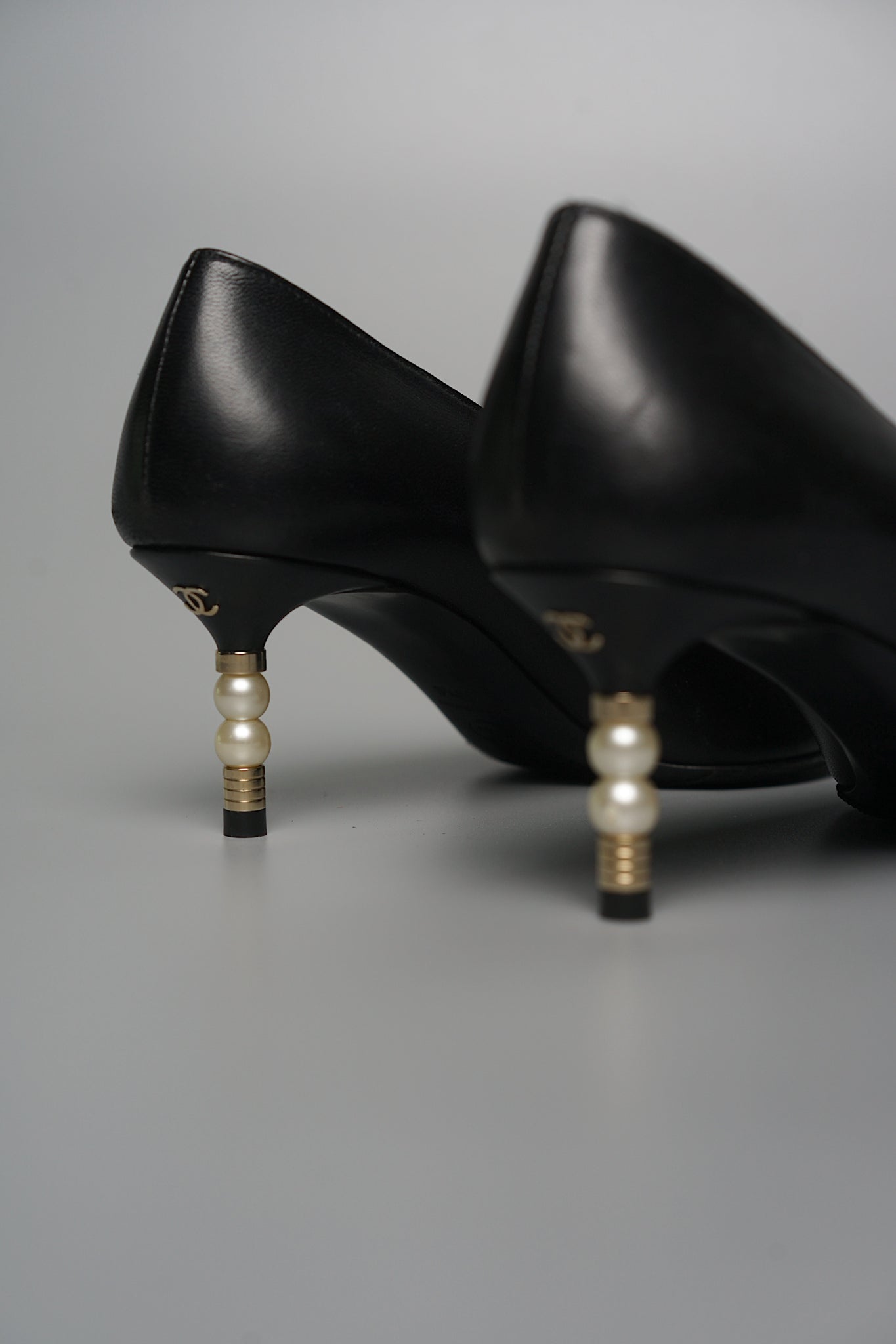 Chanel Cap Toe CC Pearl Pumps in Black Lghw Size 38.5C