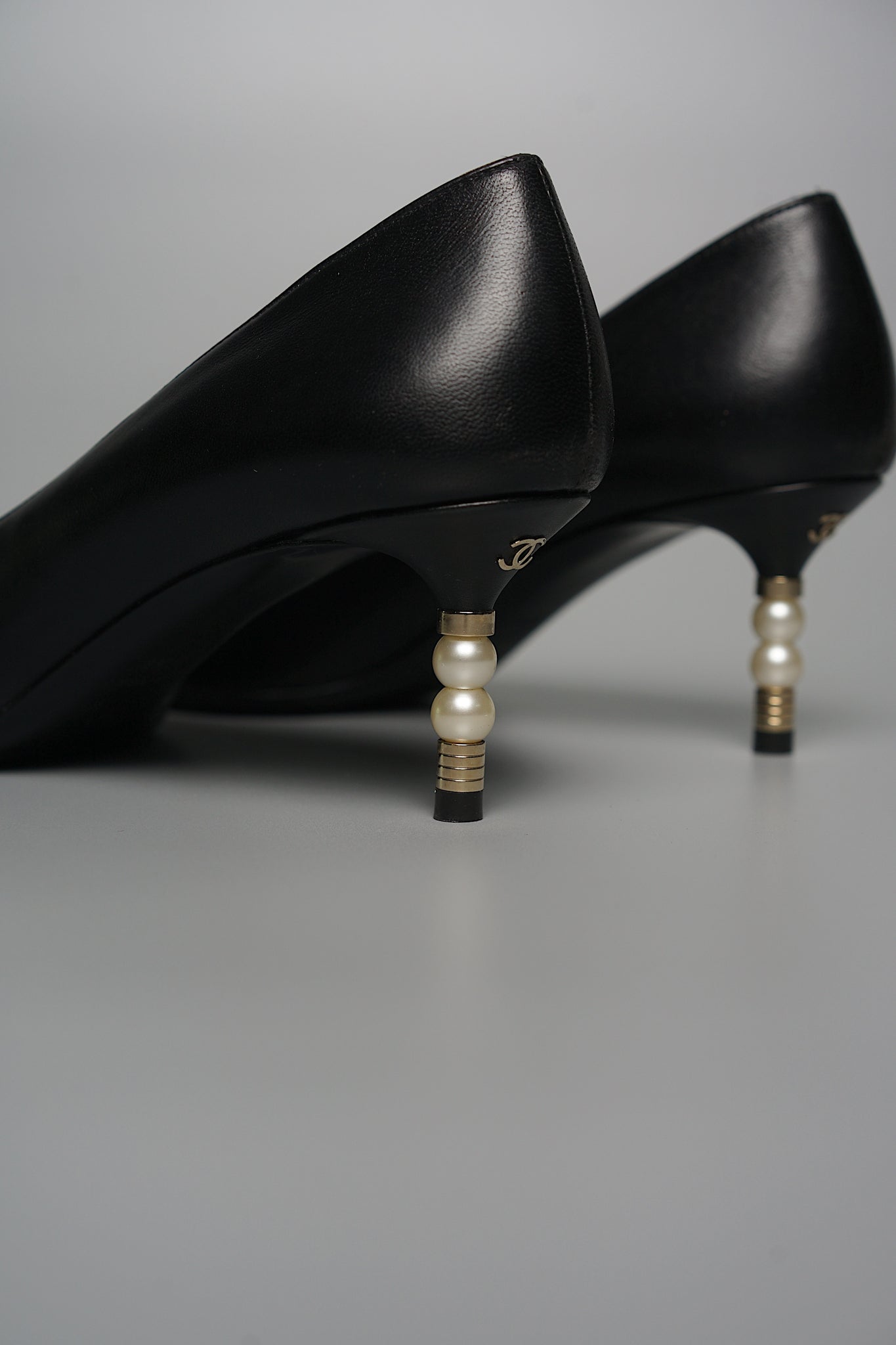 Chanel Cap Toe CC Pearl Pumps in Black Lghw Size 38.5C