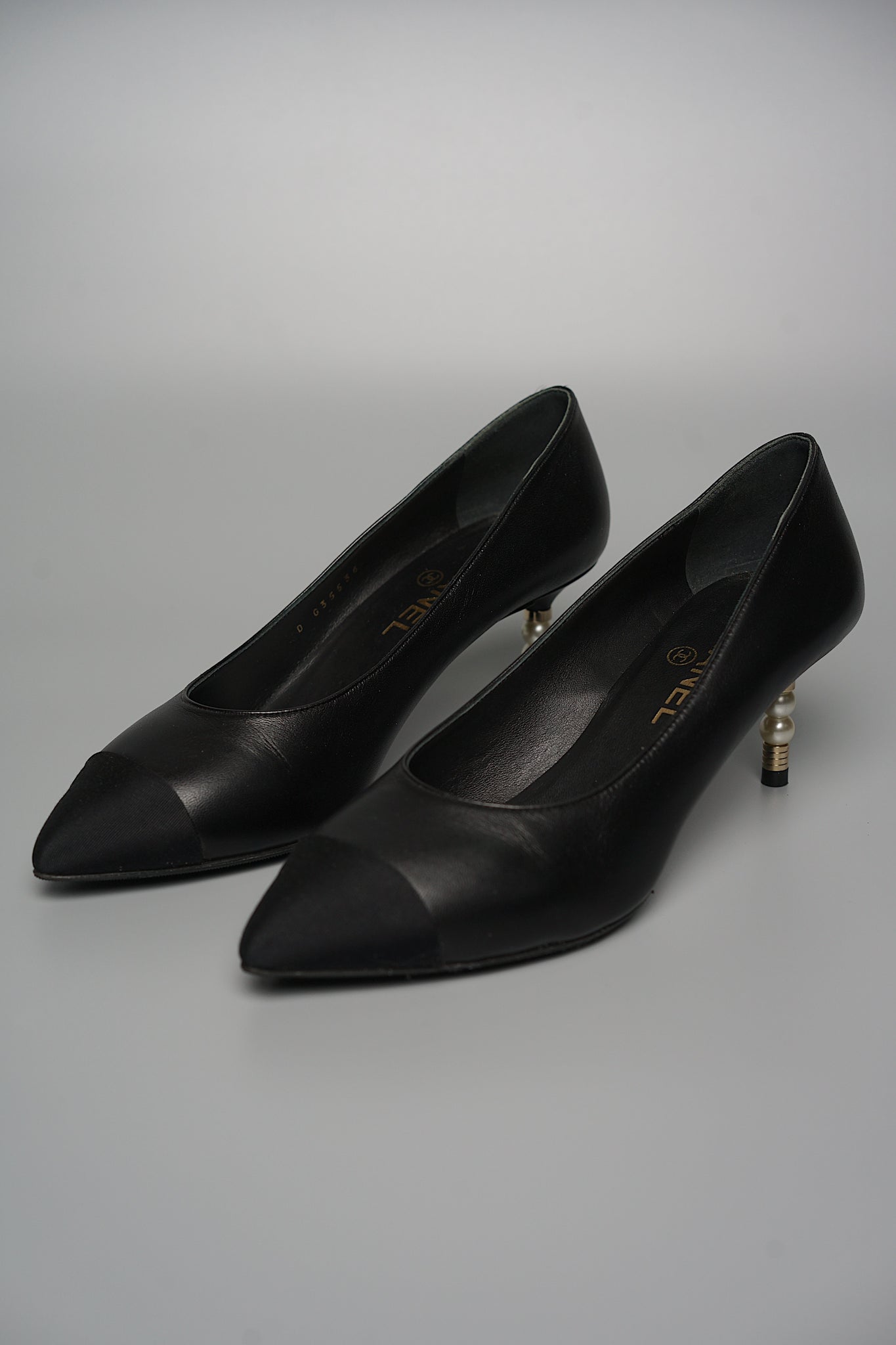 Chanel Cap Toe CC Pearl Pumps in Black Lghw Size 38.5C