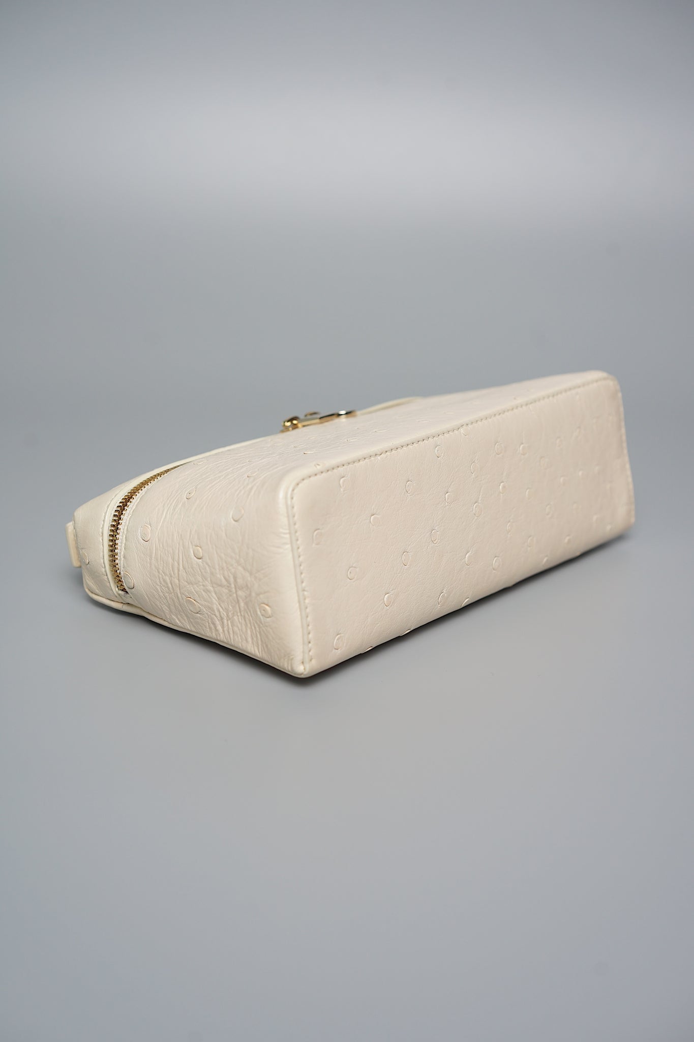 Loro Piana Extrapocket L19 in Ostrich Whisper White Ghw