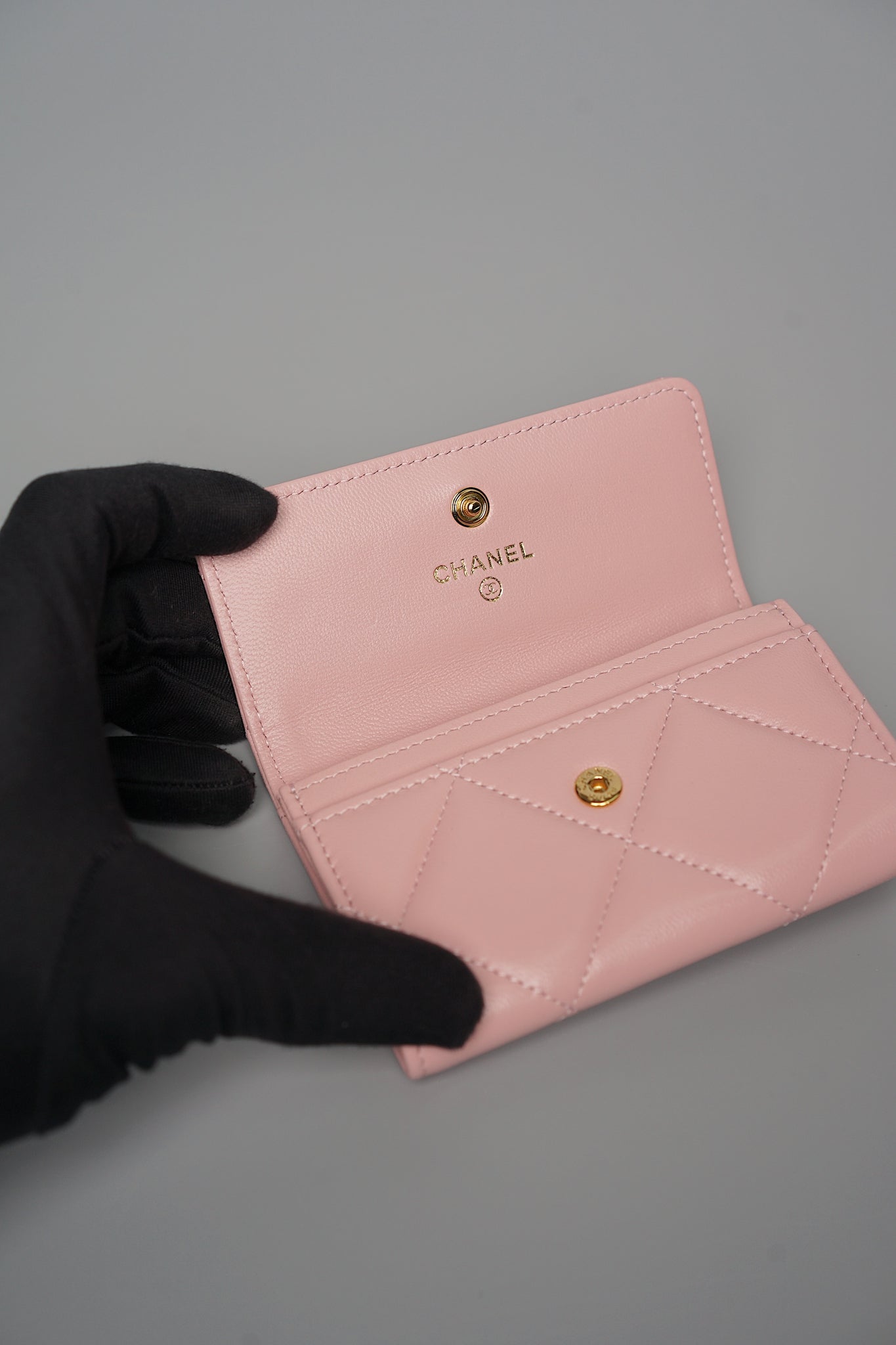 Chanel 19 Pink Compact Cardholder Ghw (Brand New)