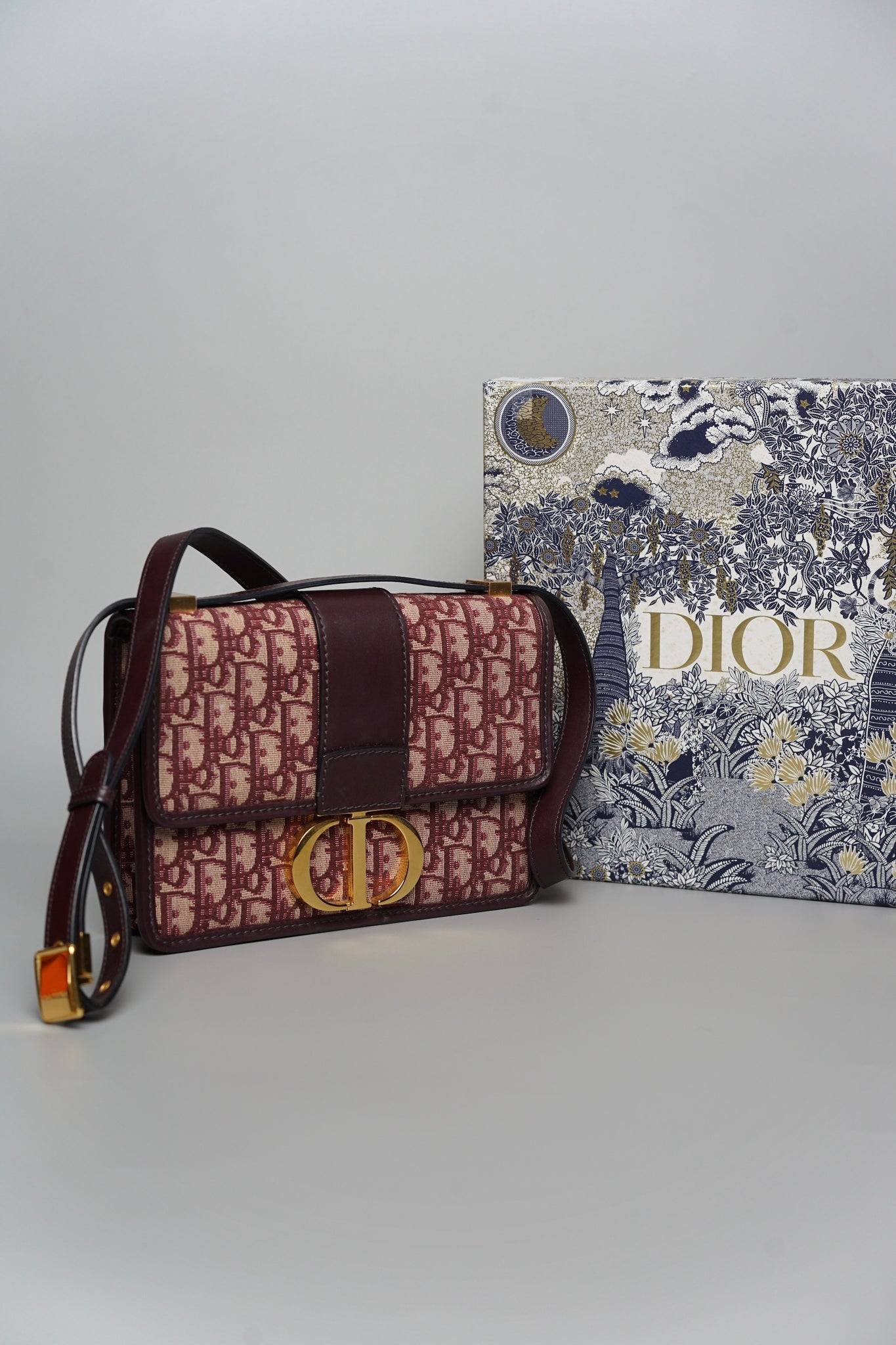 Dior 30 Montaigne in Red Oblique Jacquard Ghw