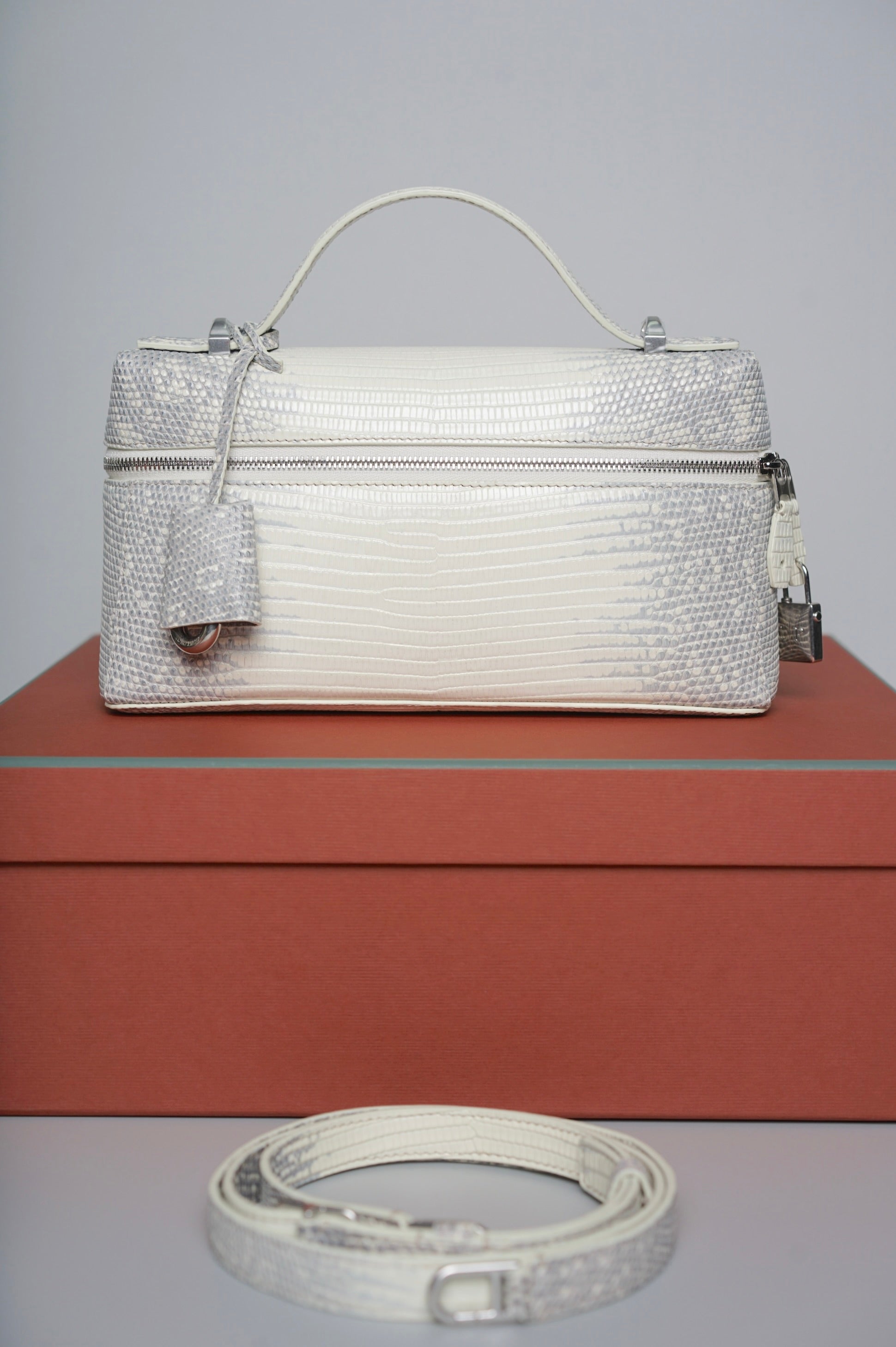 Loro Piana – BRANDPORTER
