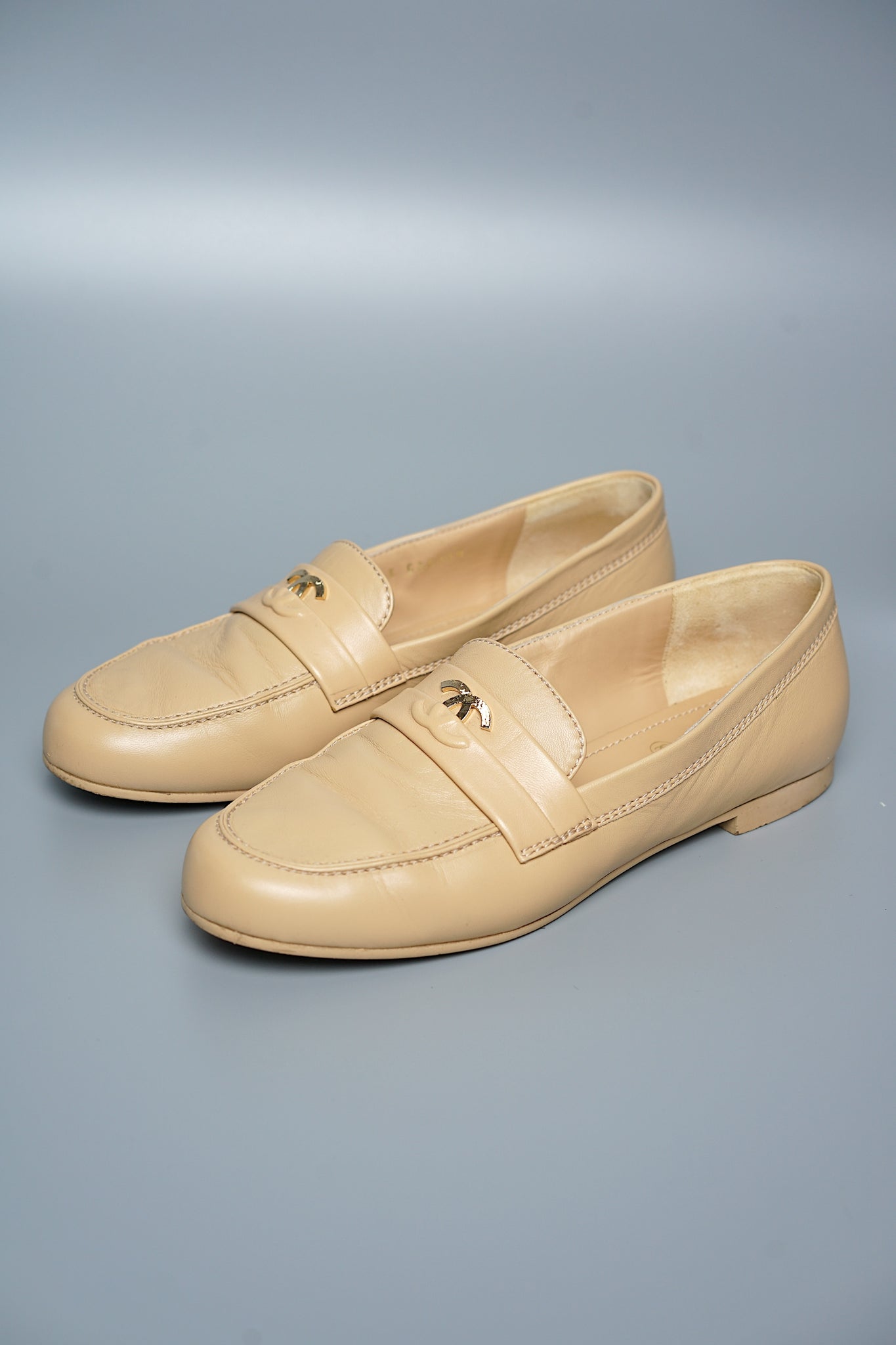Chanel Loafers in Beige Lambskin Size 38.5