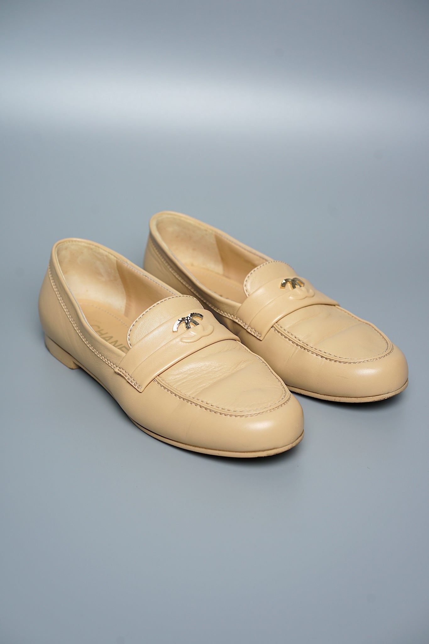Chanel Loafers in Beige Lambskin Size 38.5