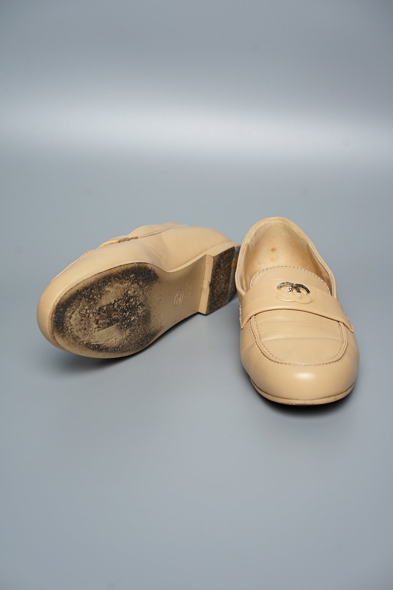 Chanel Loafers in Beige Lambskin Size 38.5
