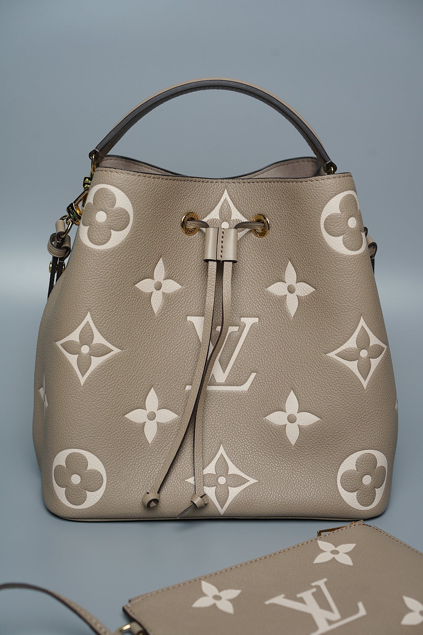 LV NéoNoé MM in Tourterelle/Creme (Brand New)