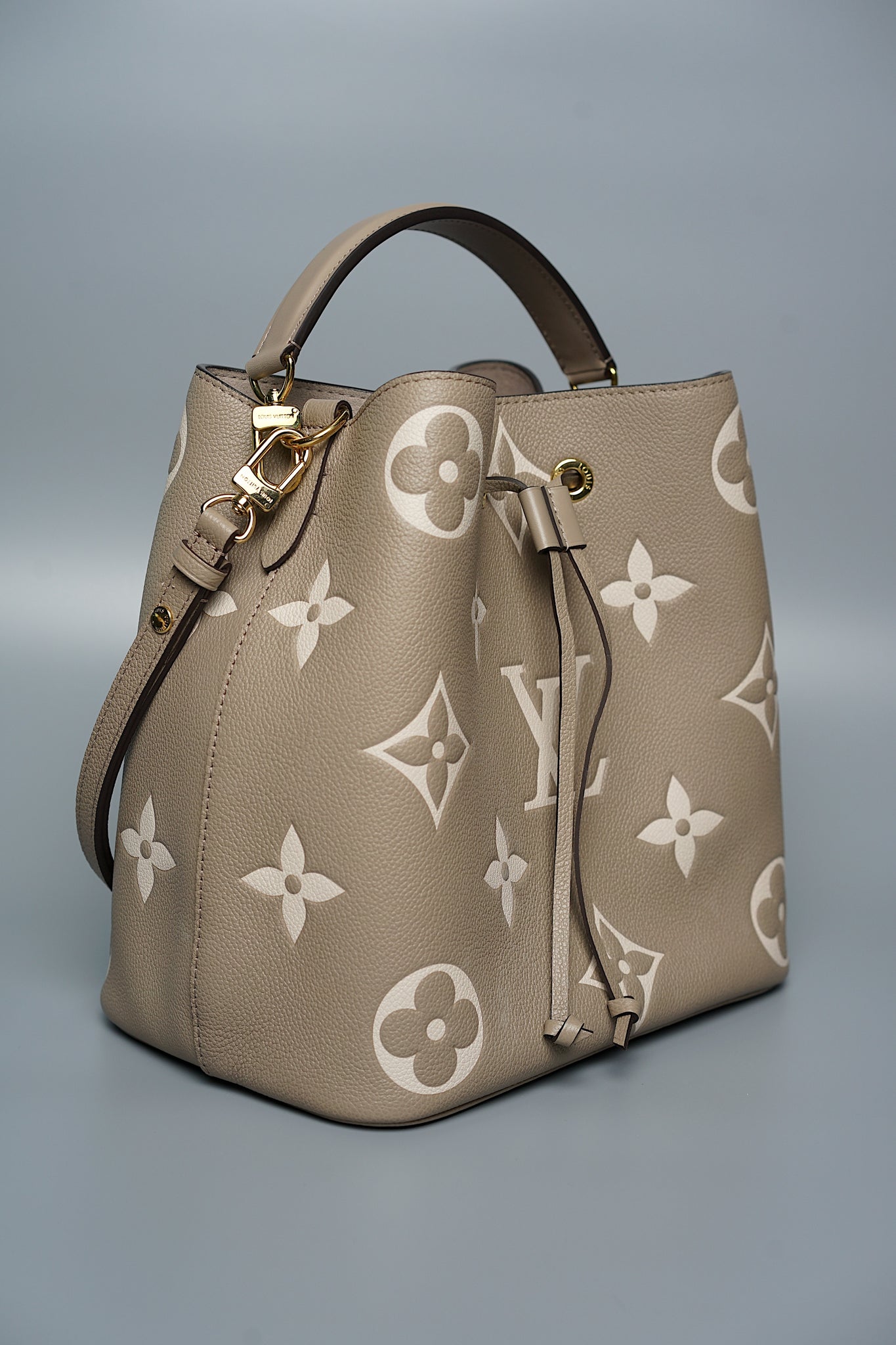 LV NéoNoé MM in Tourterelle/Creme (Brand New)