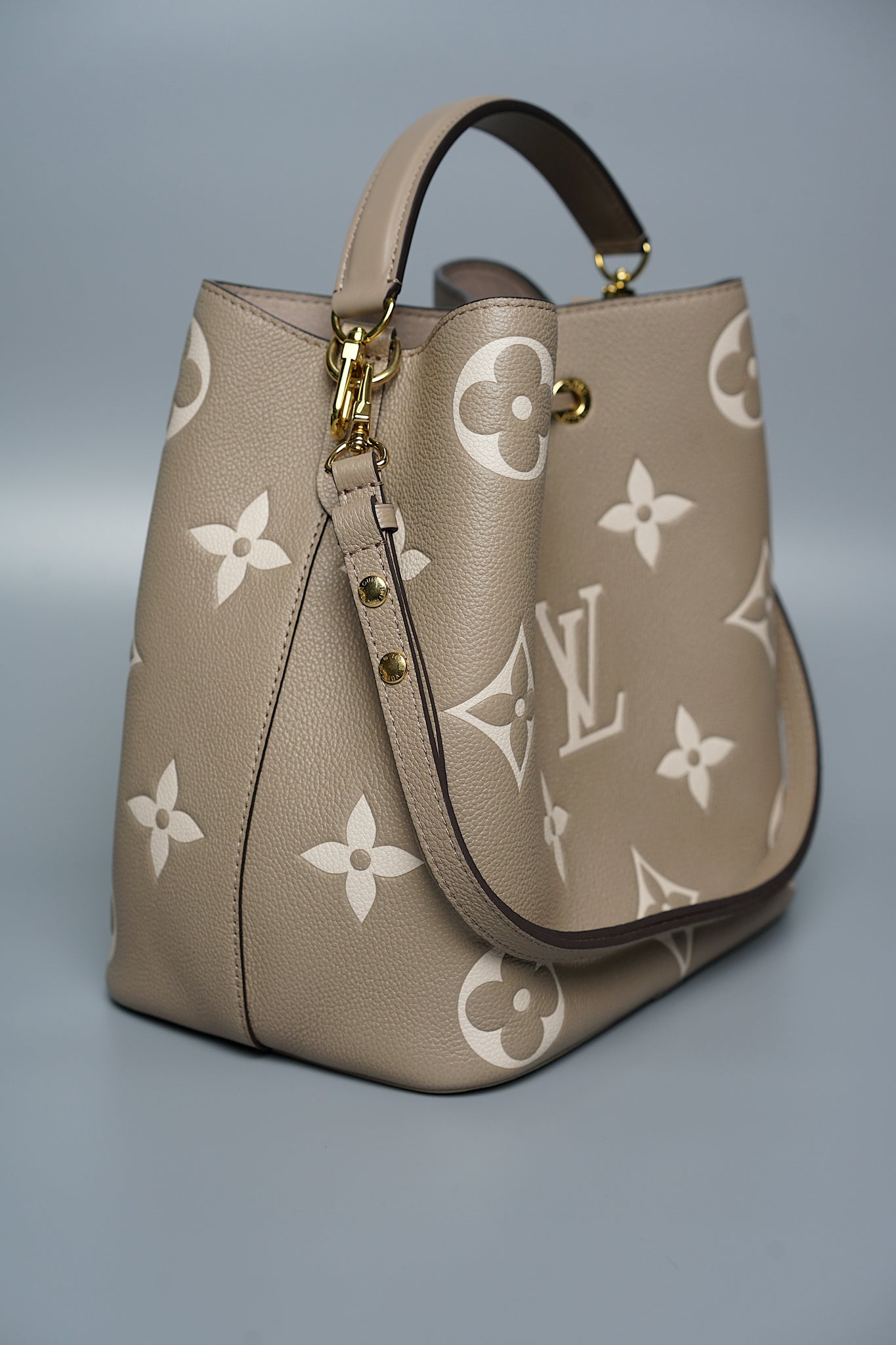 LV NéoNoé MM in Tourterelle/Creme (Brand New)