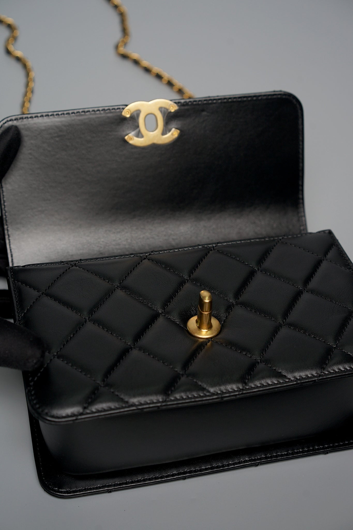 Chanel Mini Double Pearl Crush 19cm in Black Calfskin Ghw (Brand New)