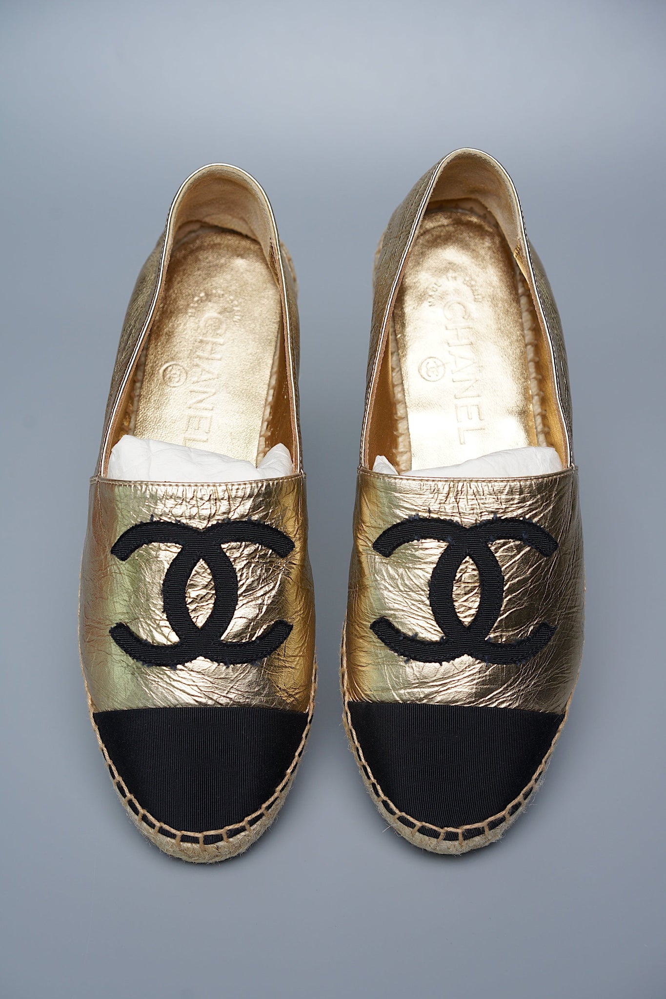 Chanel Espadrilles in Gold/black Lambskin Size 36