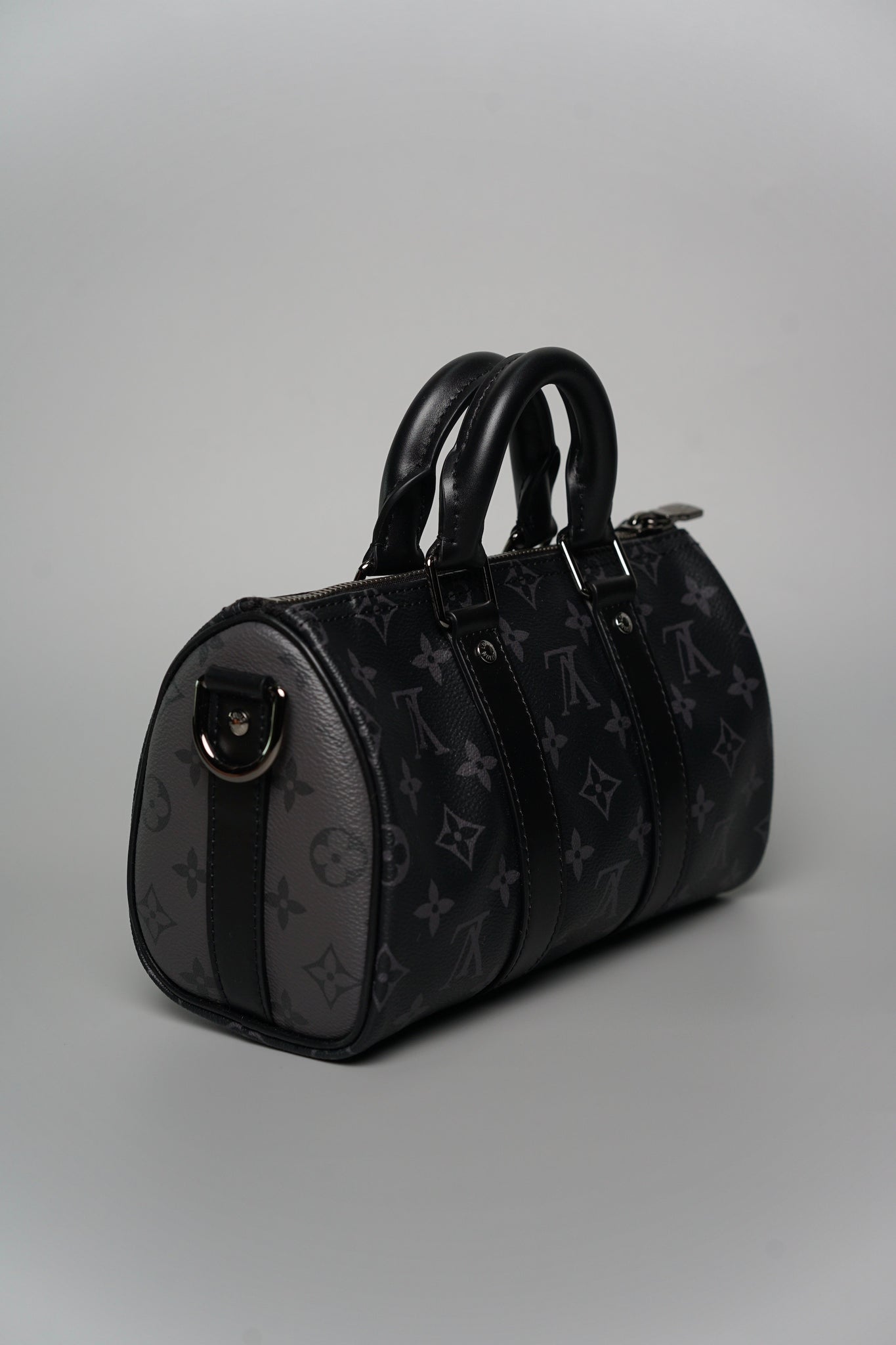 LV Keepall Bandoulière 25 in Monogram Eclipse