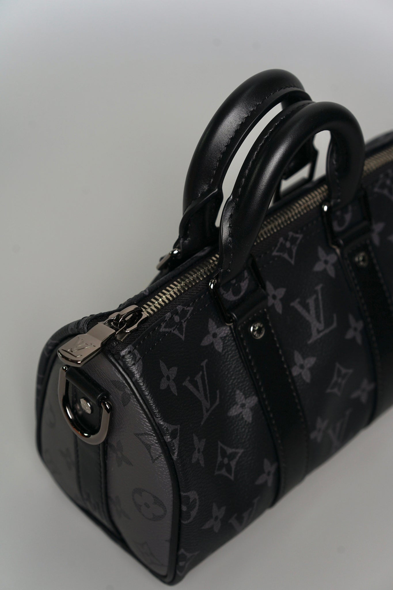 LV Keepall Bandoulière 25 in Monogram Eclipse
