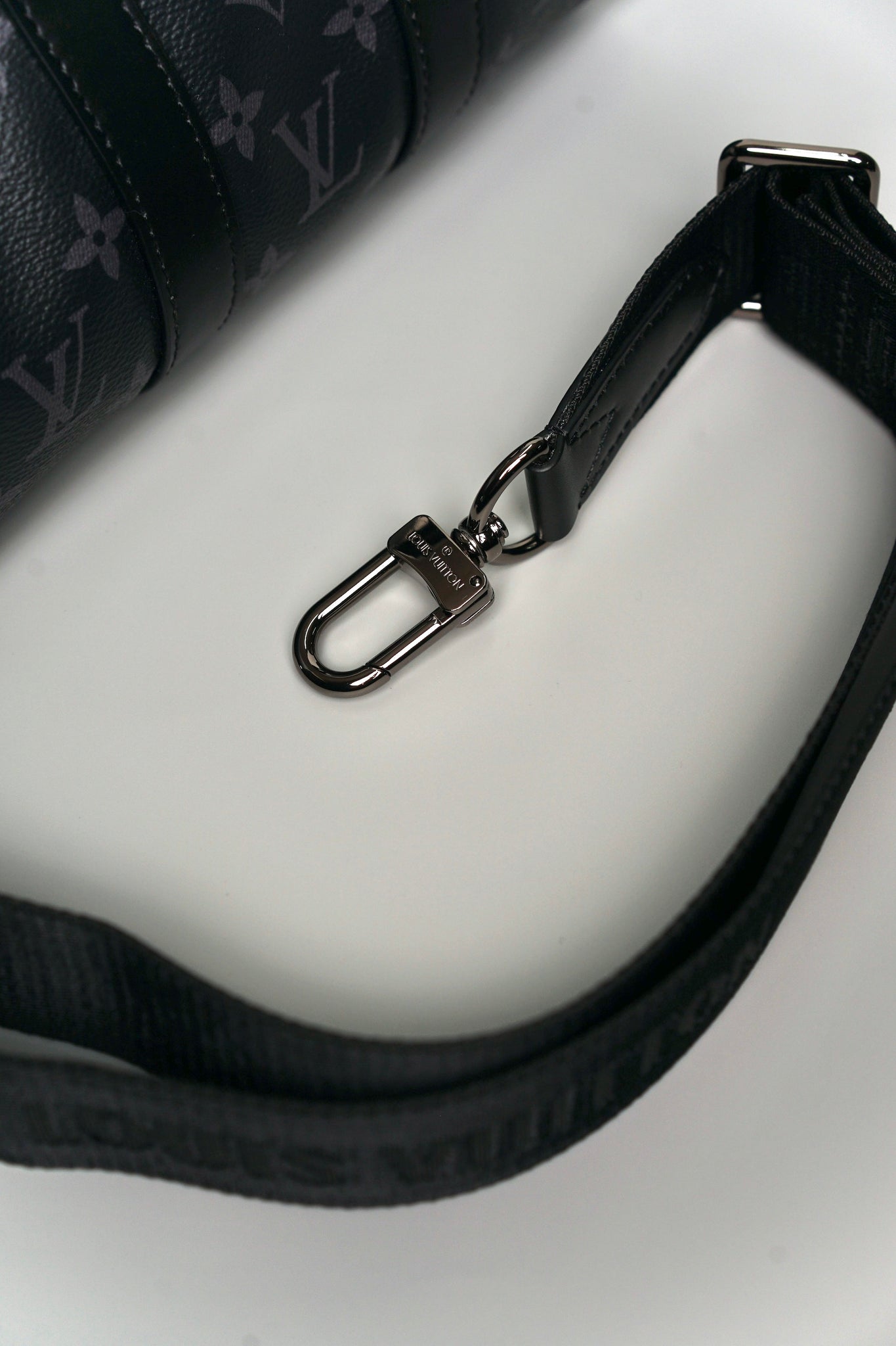 LV Keepall Bandoulière 25 in Monogram Eclipse