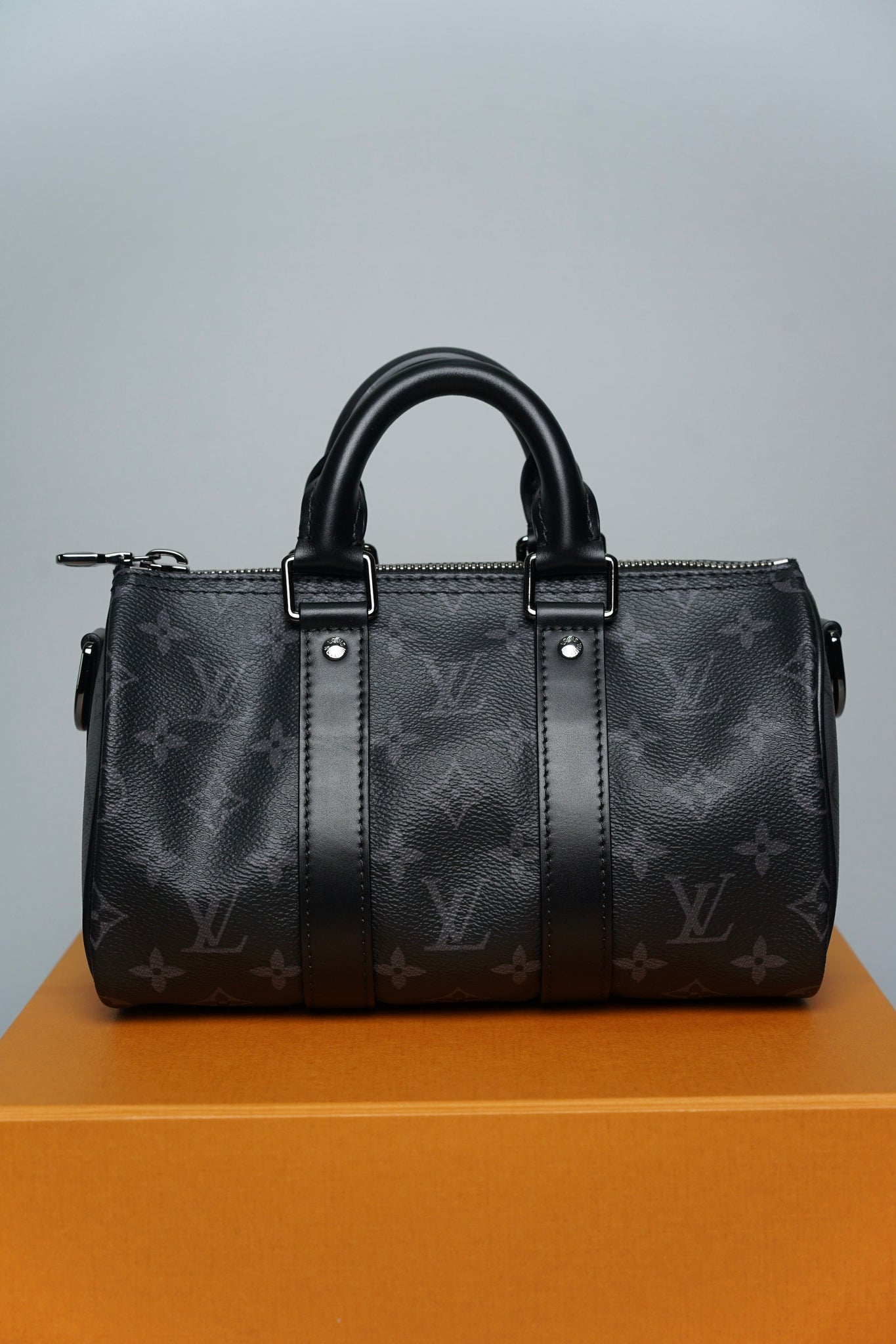 LV Keepall Bandoulière 25 in Monogram Eclipse