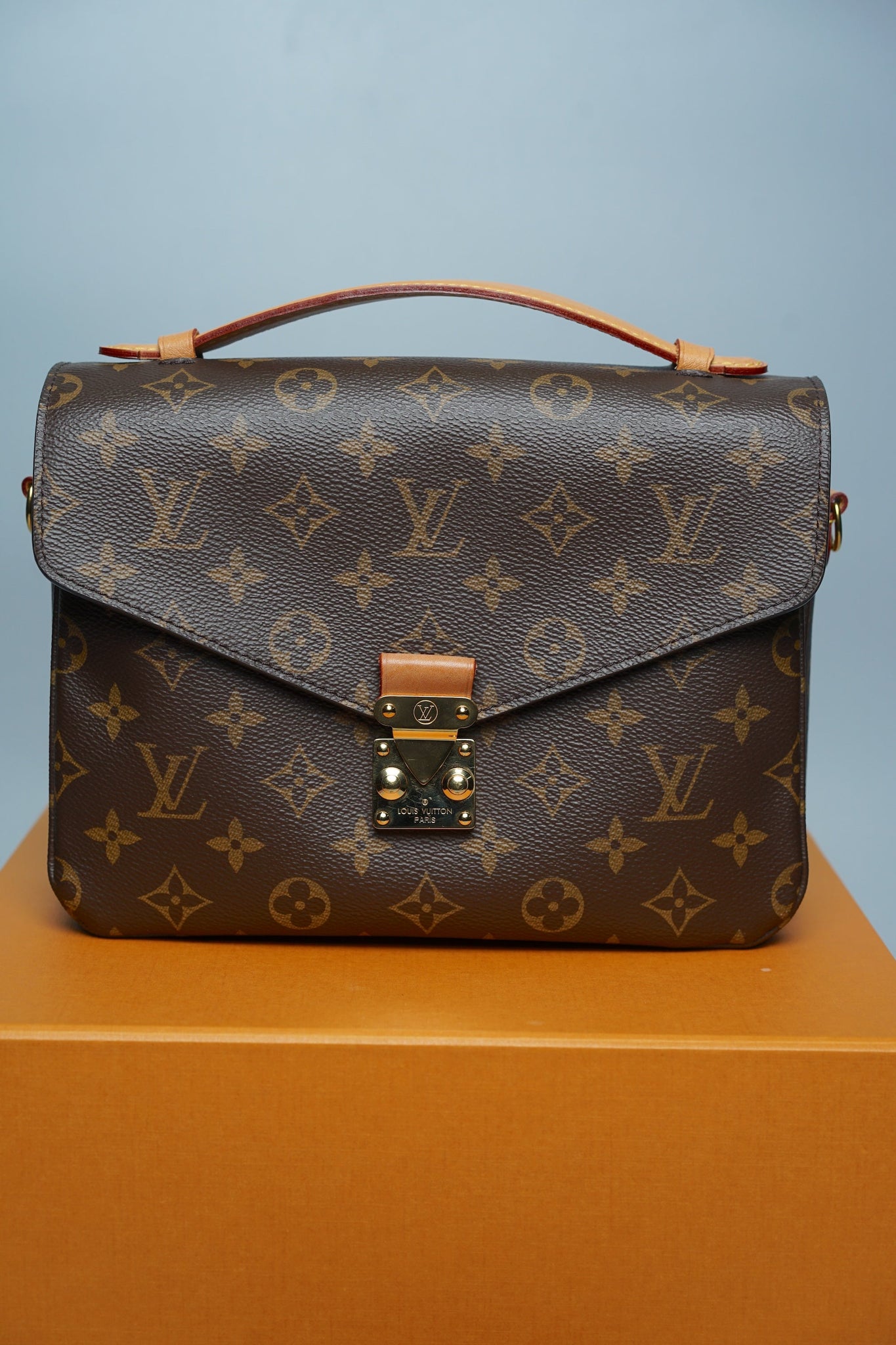 Louis Vuitton Pochette Metis in Monogram Canvas Ghw