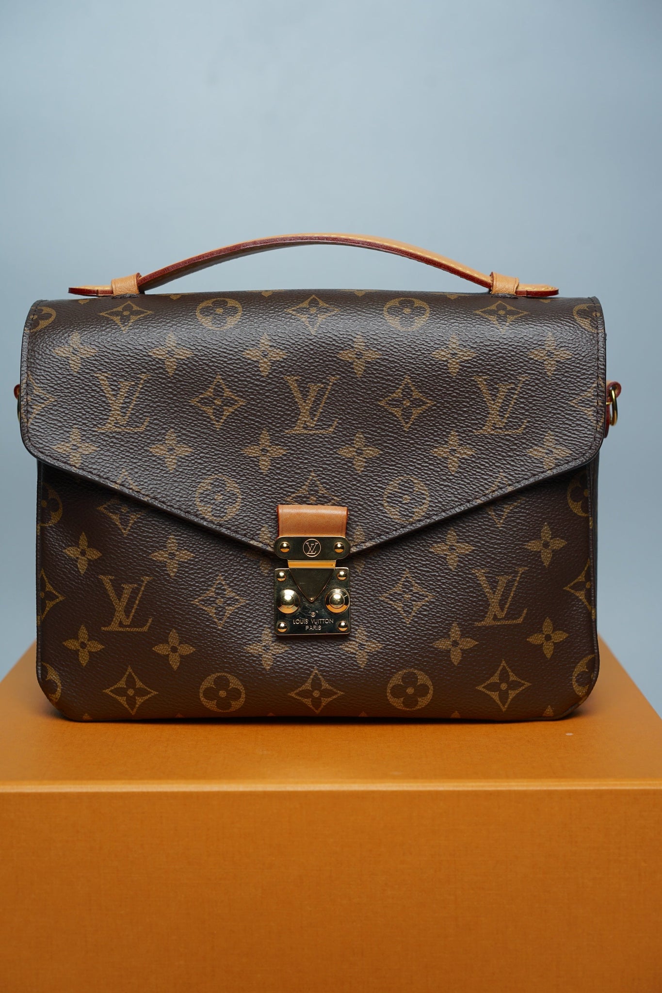 Louis Vuitton Pochette Metis in Monogram Canvas Ghw