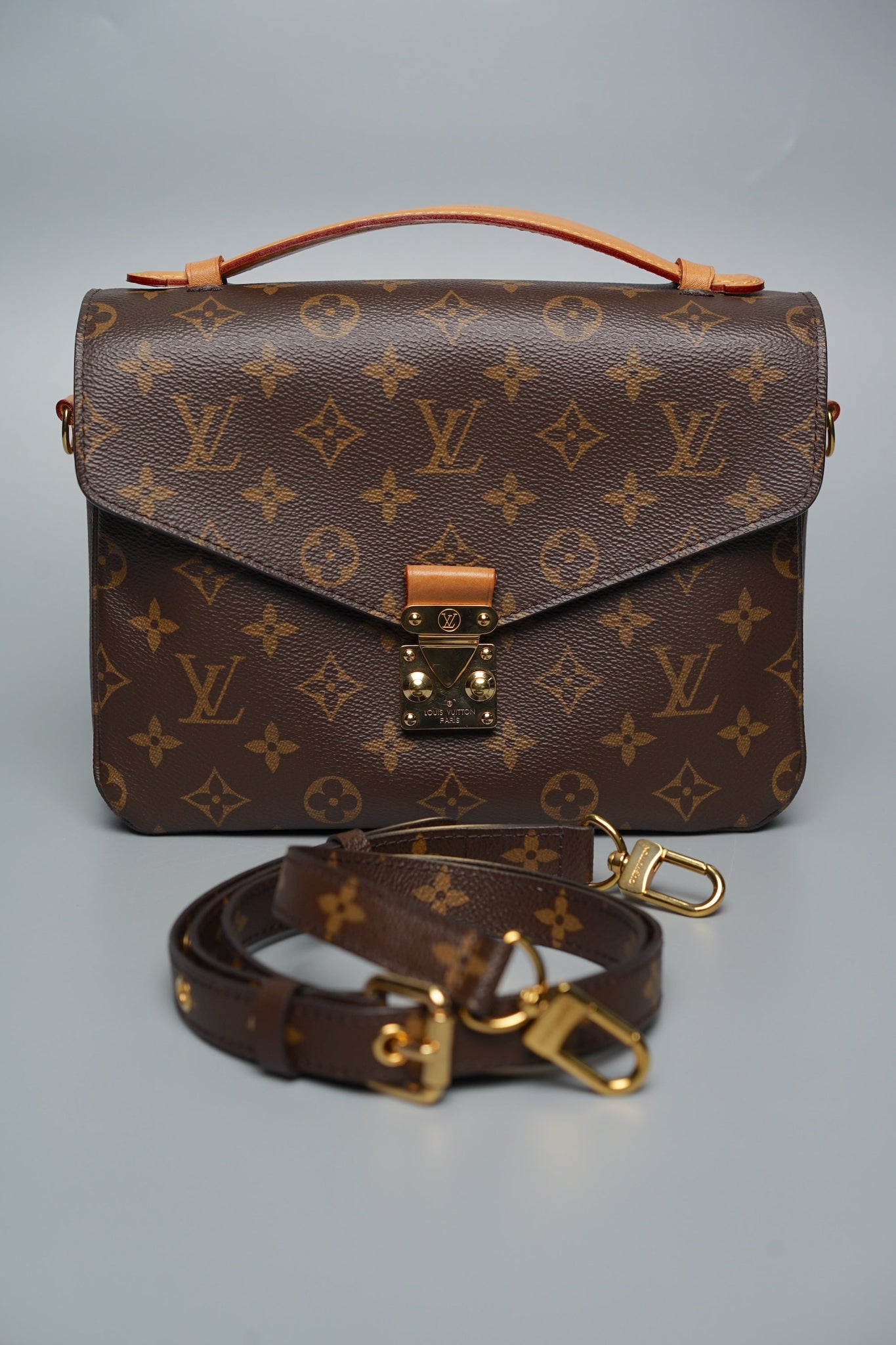 Louis Vuitton Pochette Metis in Monogram Canvas Ghw