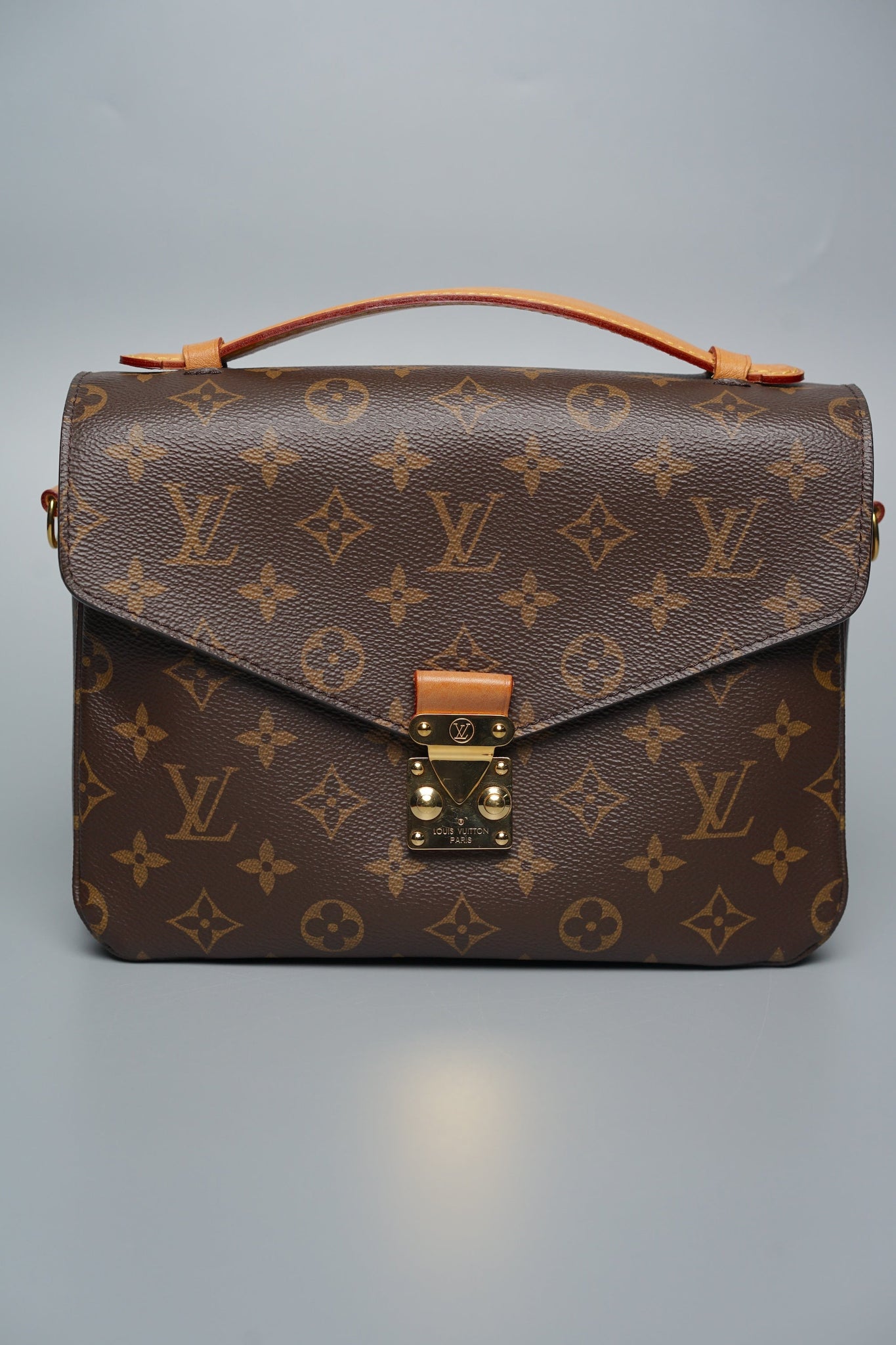 Louis Vuitton Pochette Metis in Monogram Canvas Ghw