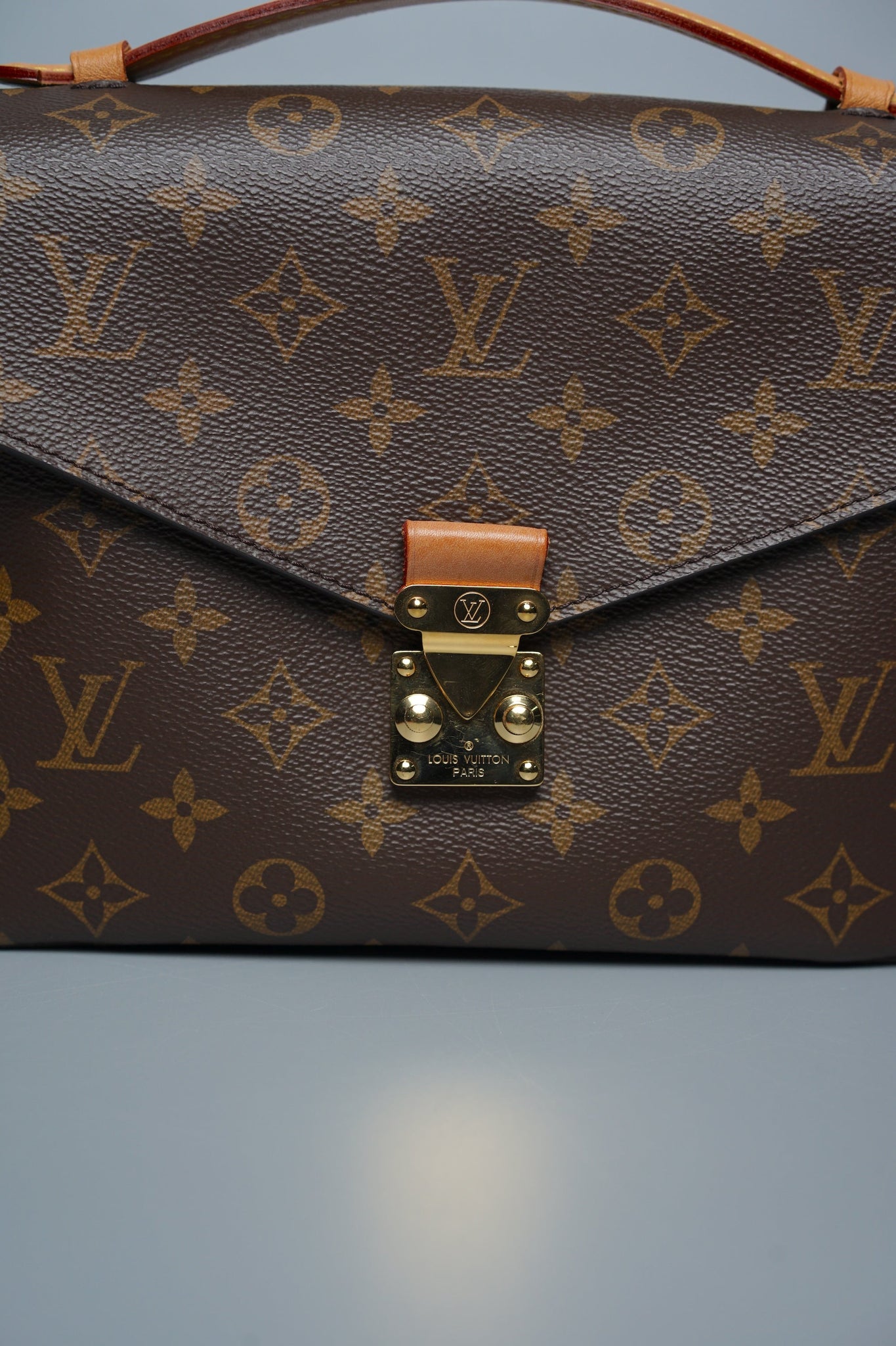 Louis Vuitton Pochette Metis in Monogram Canvas Ghw