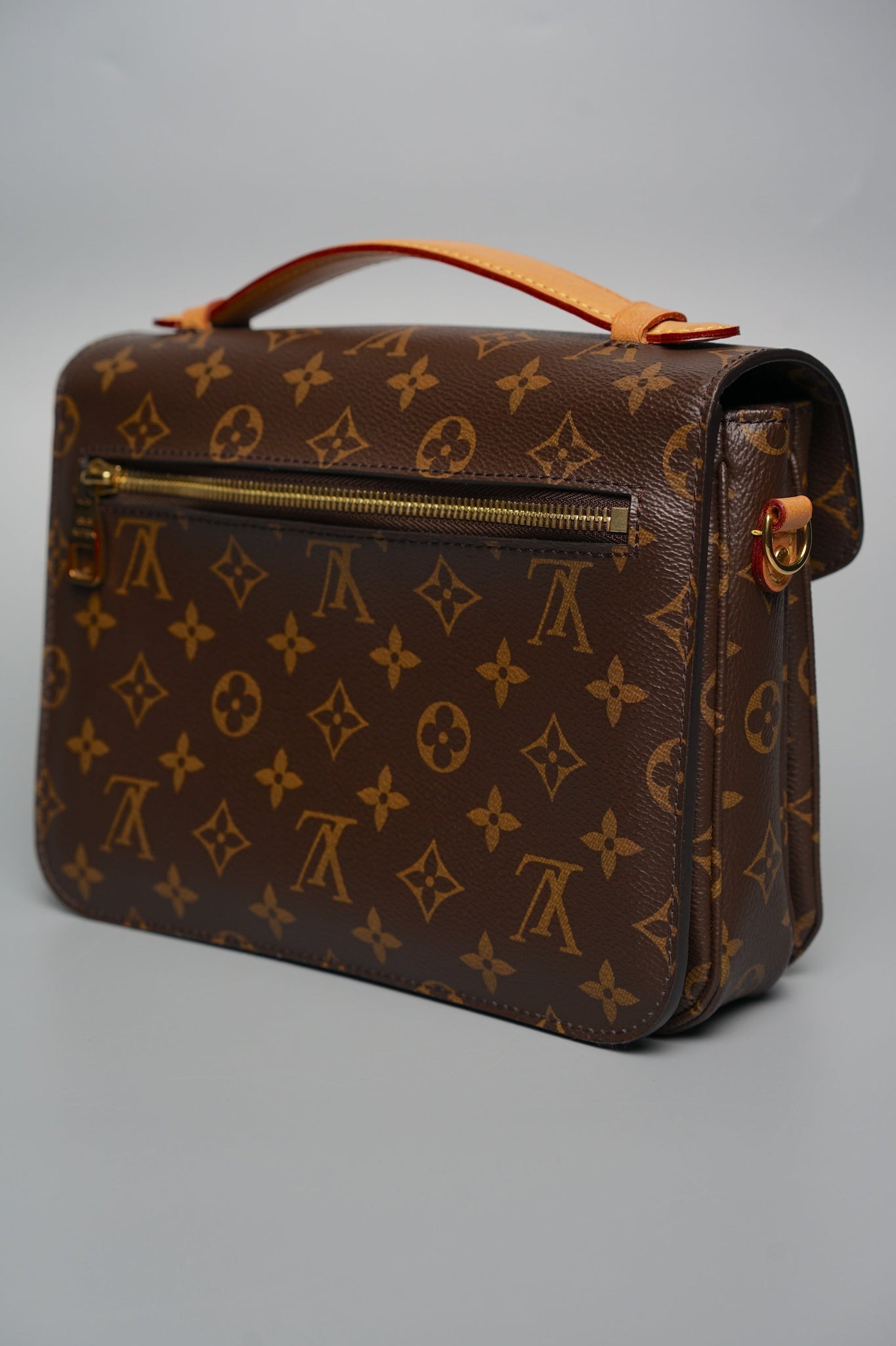 Louis Vuitton Pochette Metis in Monogram Canvas Ghw