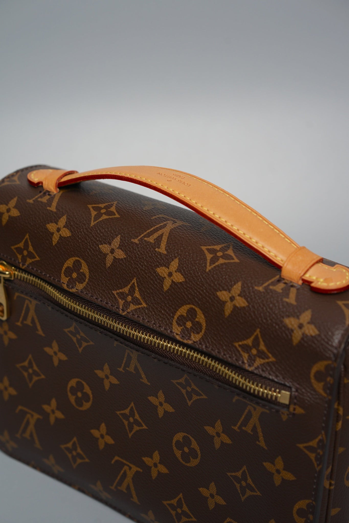 Louis Vuitton Pochette Metis in Monogram Canvas Ghw
