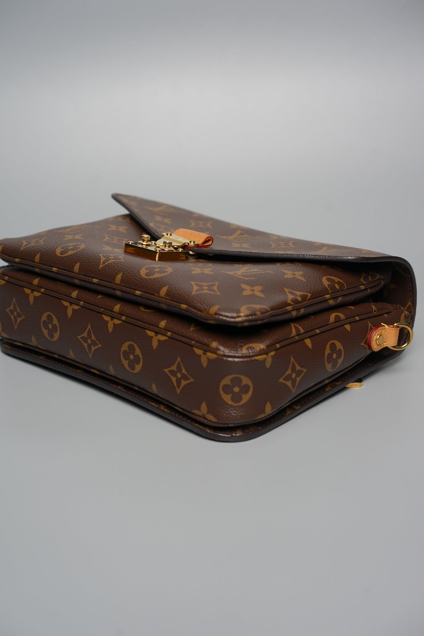 Louis Vuitton Pochette Metis in Monogram Canvas Ghw