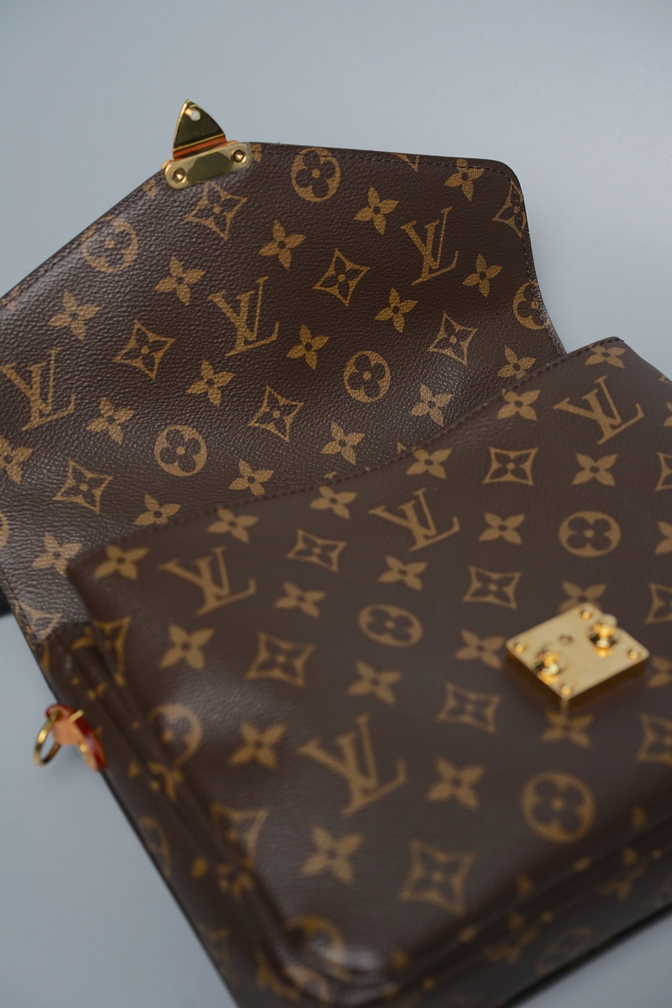Louis Vuitton Pochette Metis in Monogram Canvas Ghw
